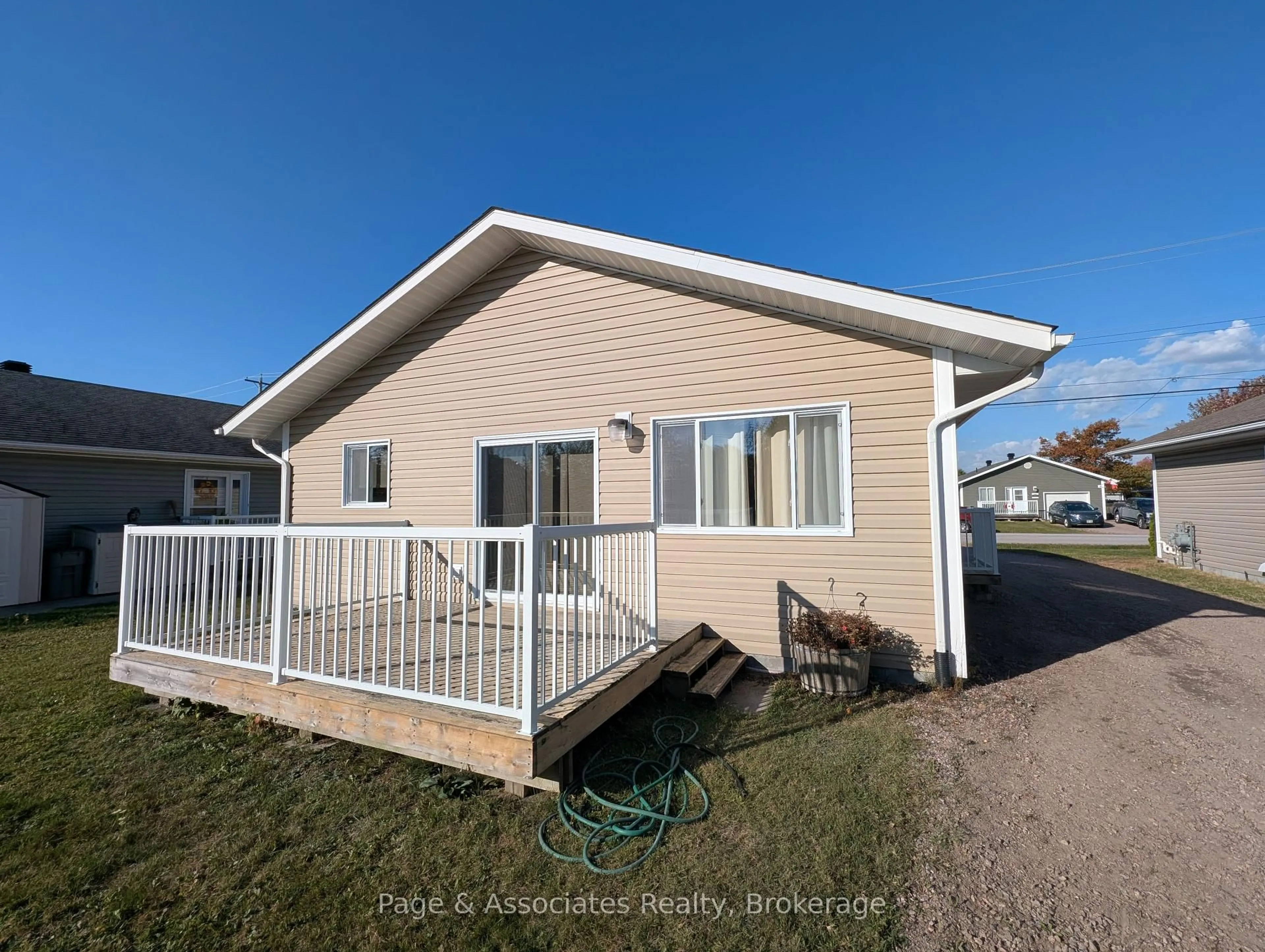 Home with vinyl exterior material, building for 426 Demers St, West Nipissing Ontario P2B 3E8