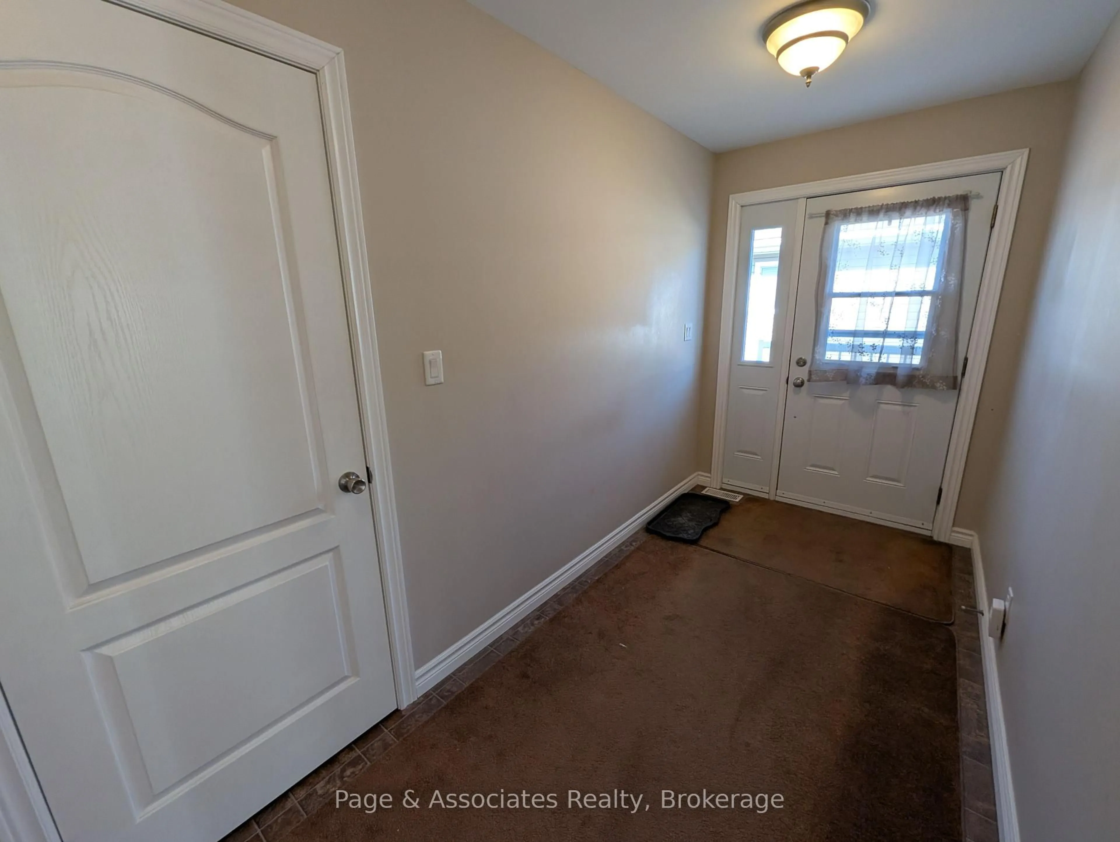 Indoor entryway for 426 Demers St, West Nipissing Ontario P2B 3E8