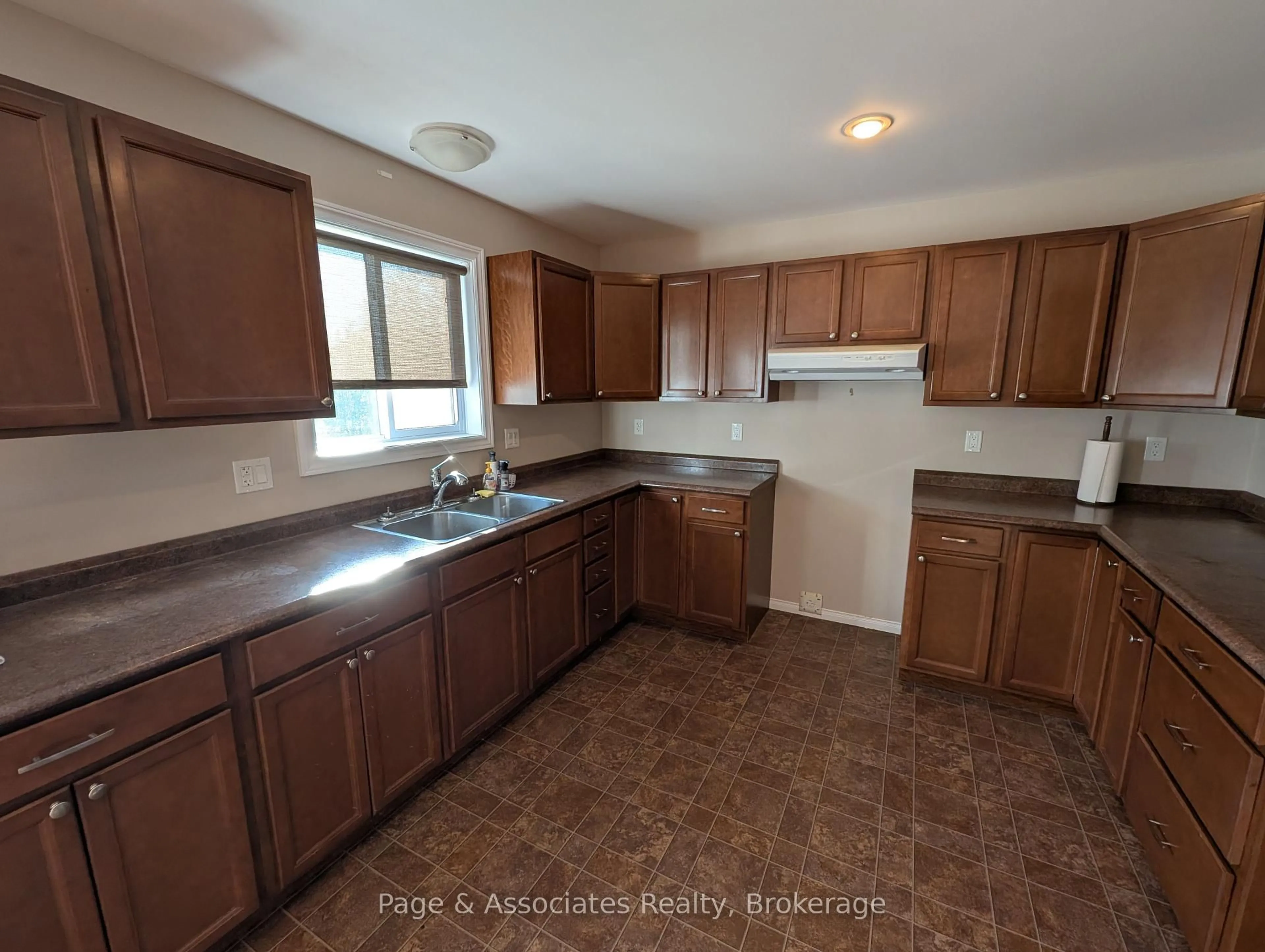 Standard kitchen, ceramic/tile floor for 426 Demers St, West Nipissing Ontario P2B 3E8