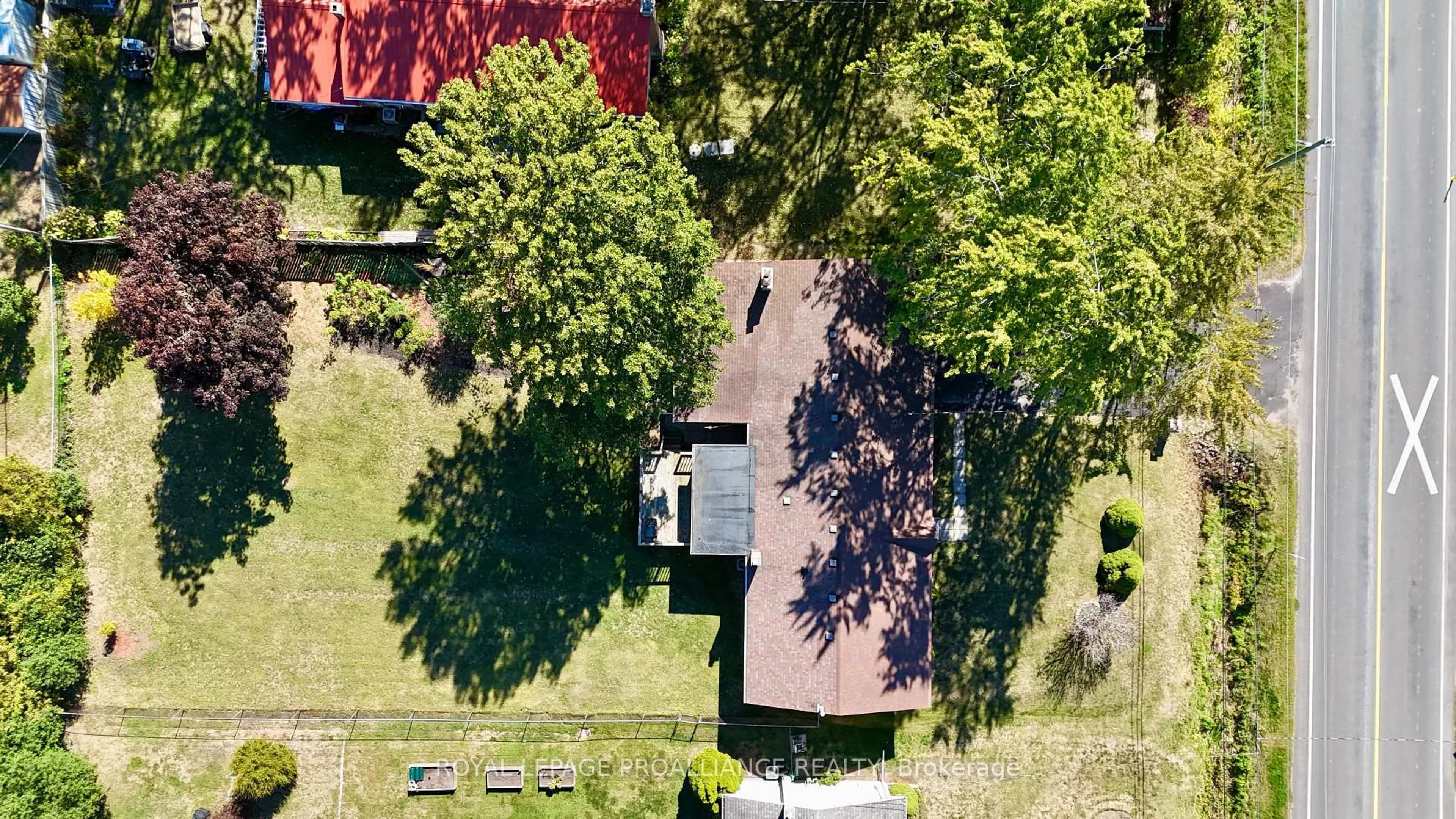 A pic from outside/outdoor area/front of a property/back of a property/a pic from drone, street for 232 Montrose Rd, Quinte West Ontario K8R 1A9
