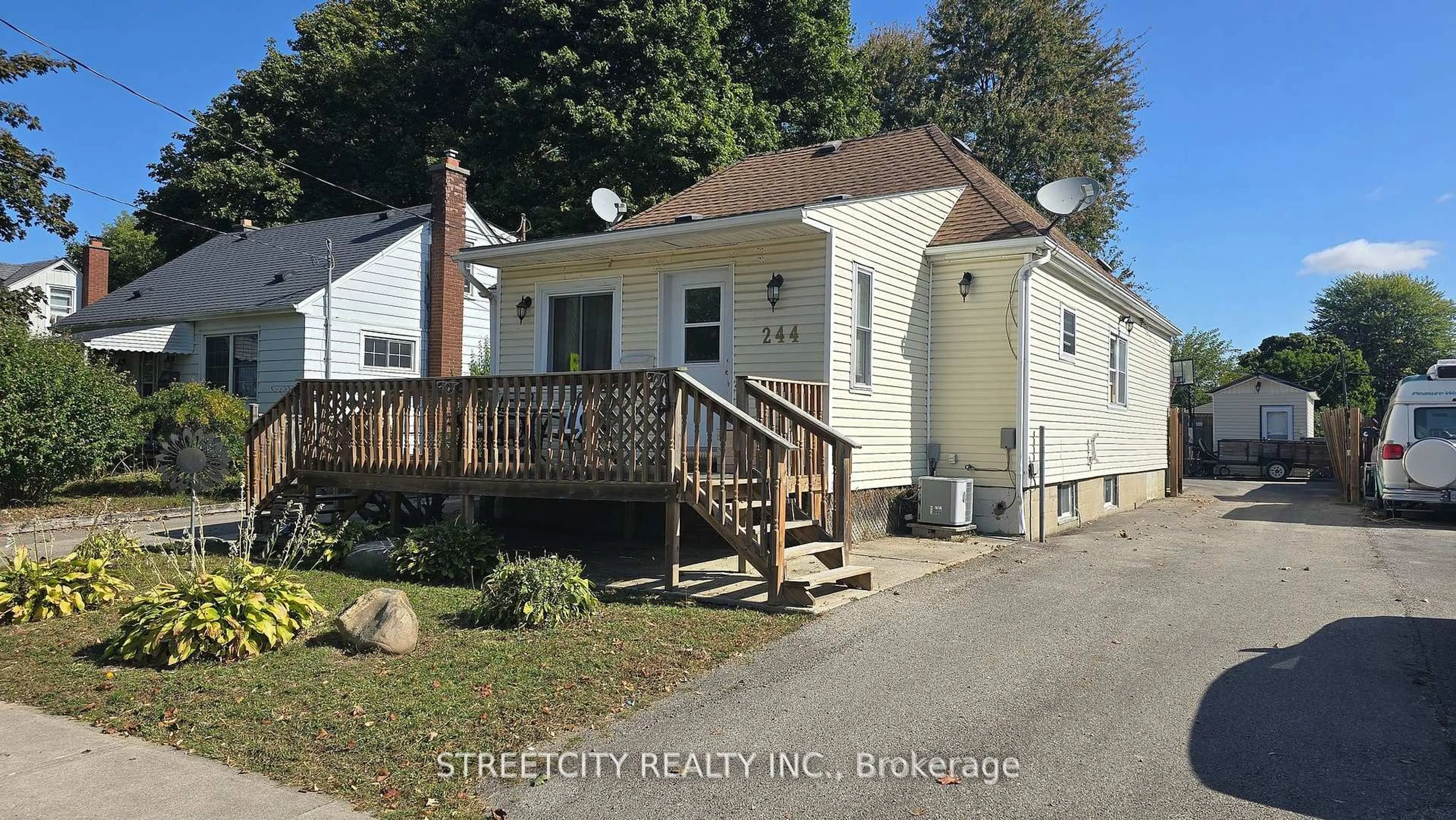 A pic from outside/outdoor area/front of a property/back of a property/a pic from drone, street for 244 Vancouver St, London East Ontario N5W 4R8