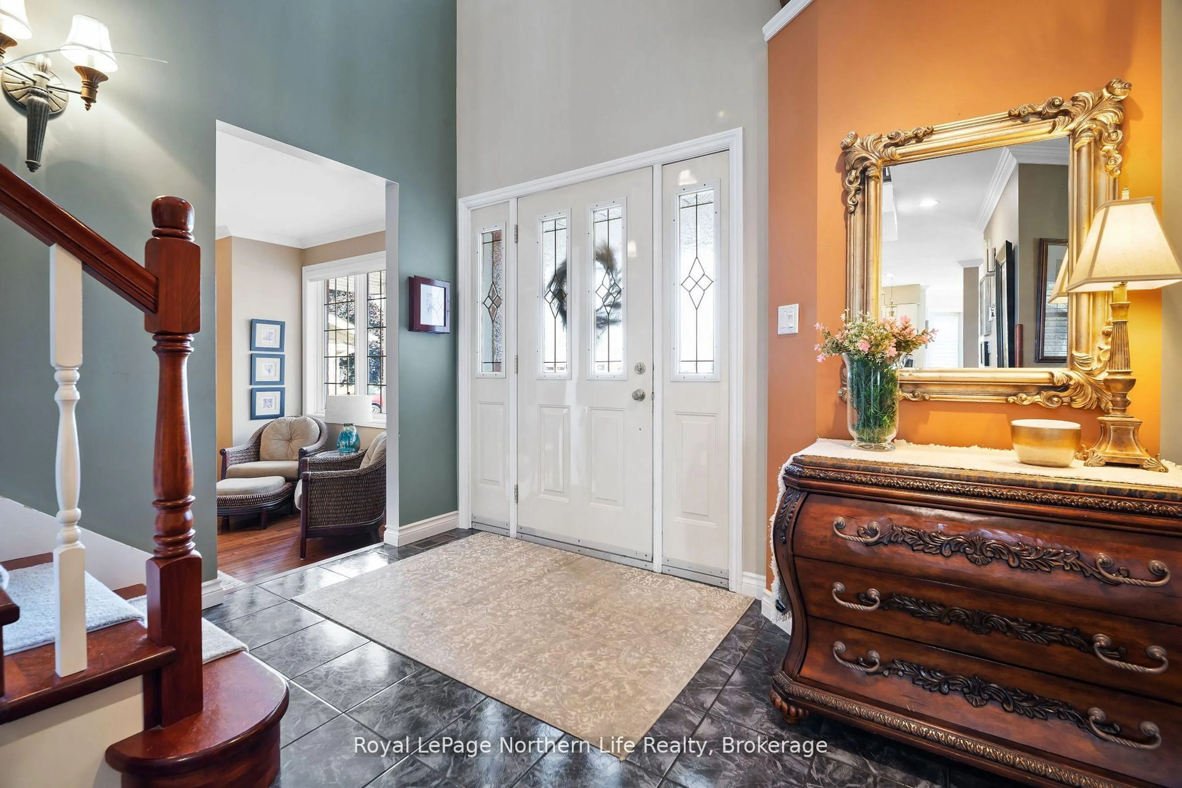 Indoor entryway for 1111 Lawson St, North Bay Ontario P1B 9H4
