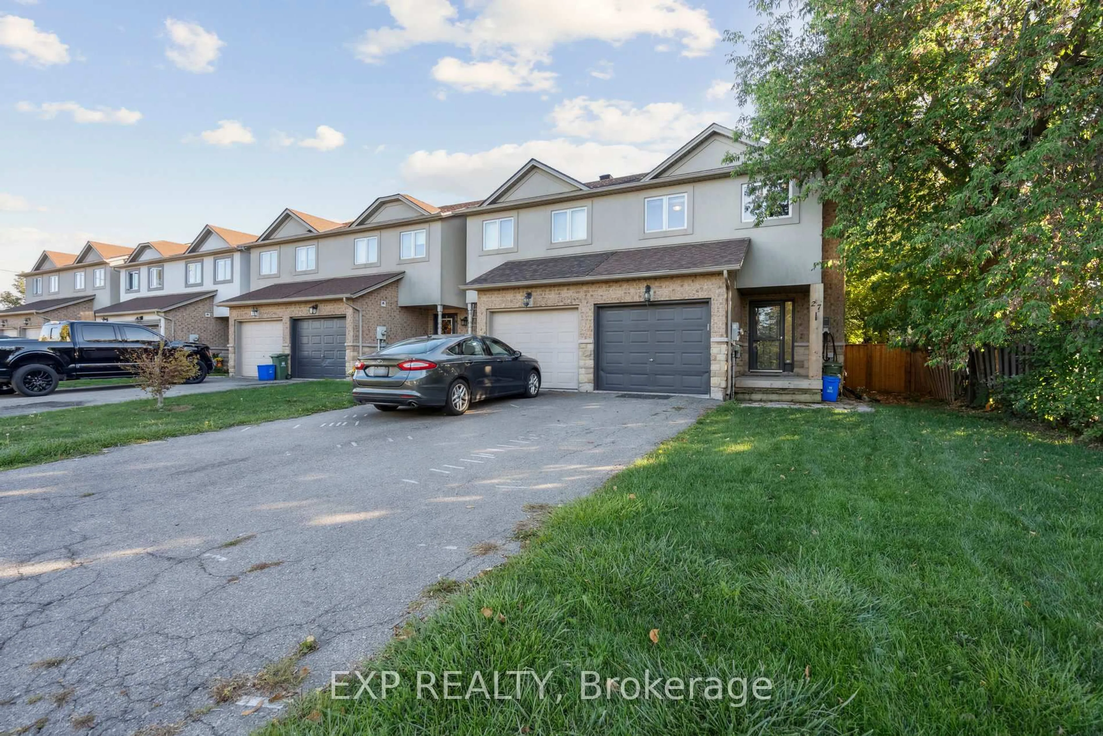 A pic from outside/outdoor area/front of a property/back of a property/a pic from drone, street for 27 Pettit St, Hamilton Ontario L8E 5V7