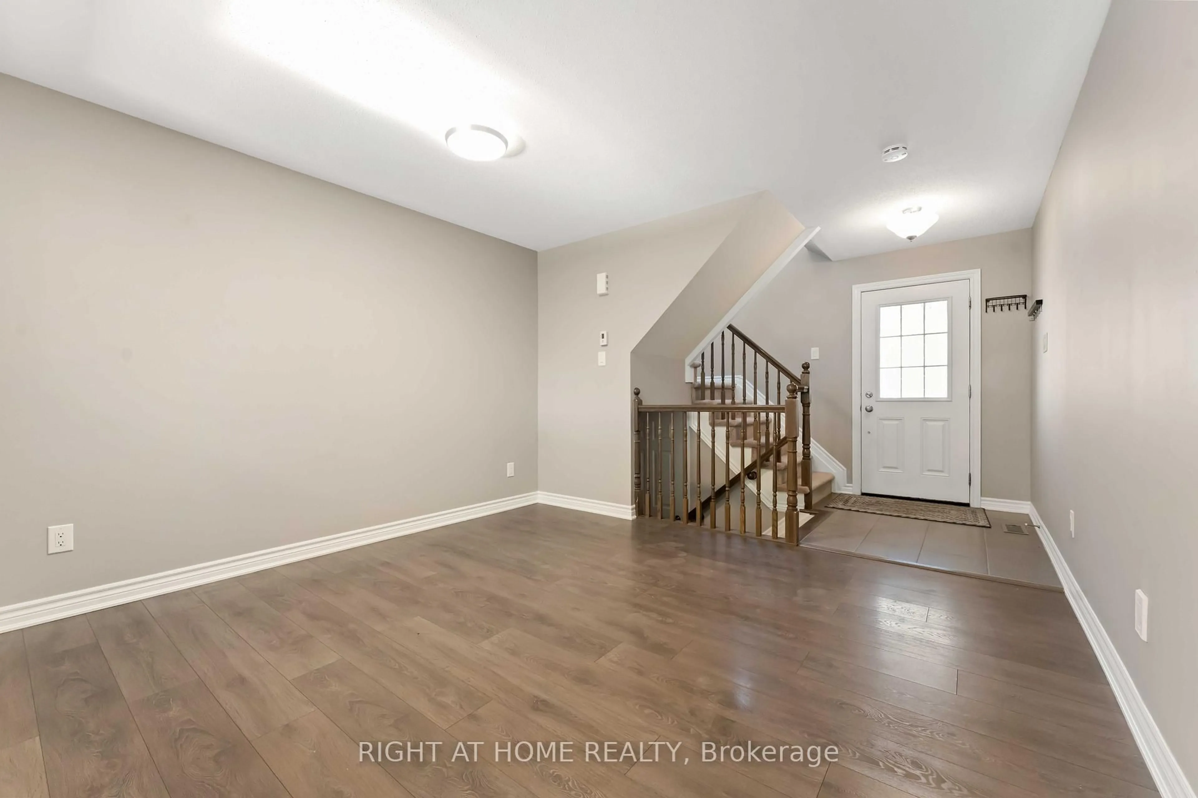 Indoor entryway for 113 Maestro Ave, Ottawa Ontario K2S 0V4