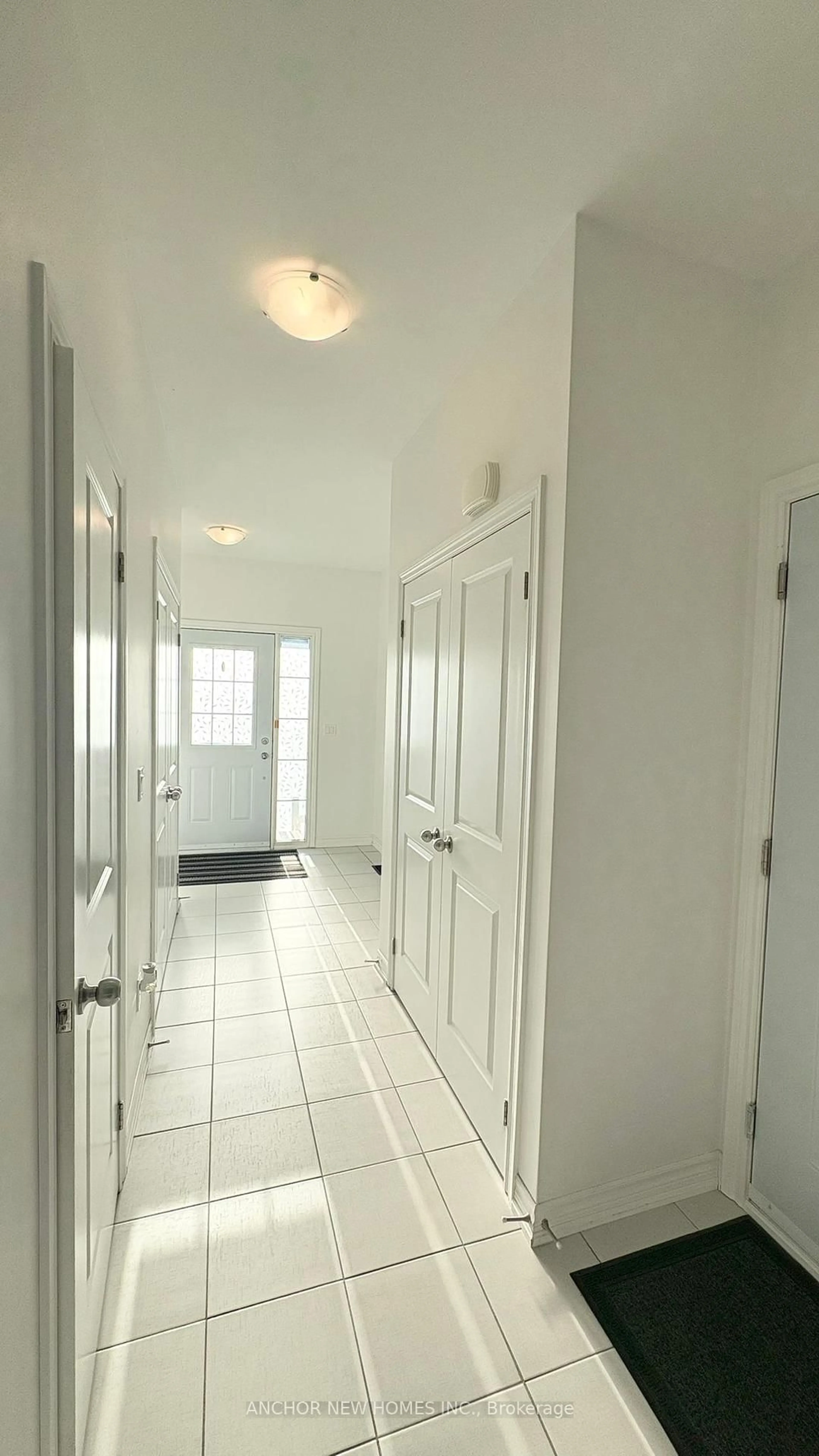 Indoor entryway for 13 Tegan Crt, Loyalist Ontario K0H 0H0
