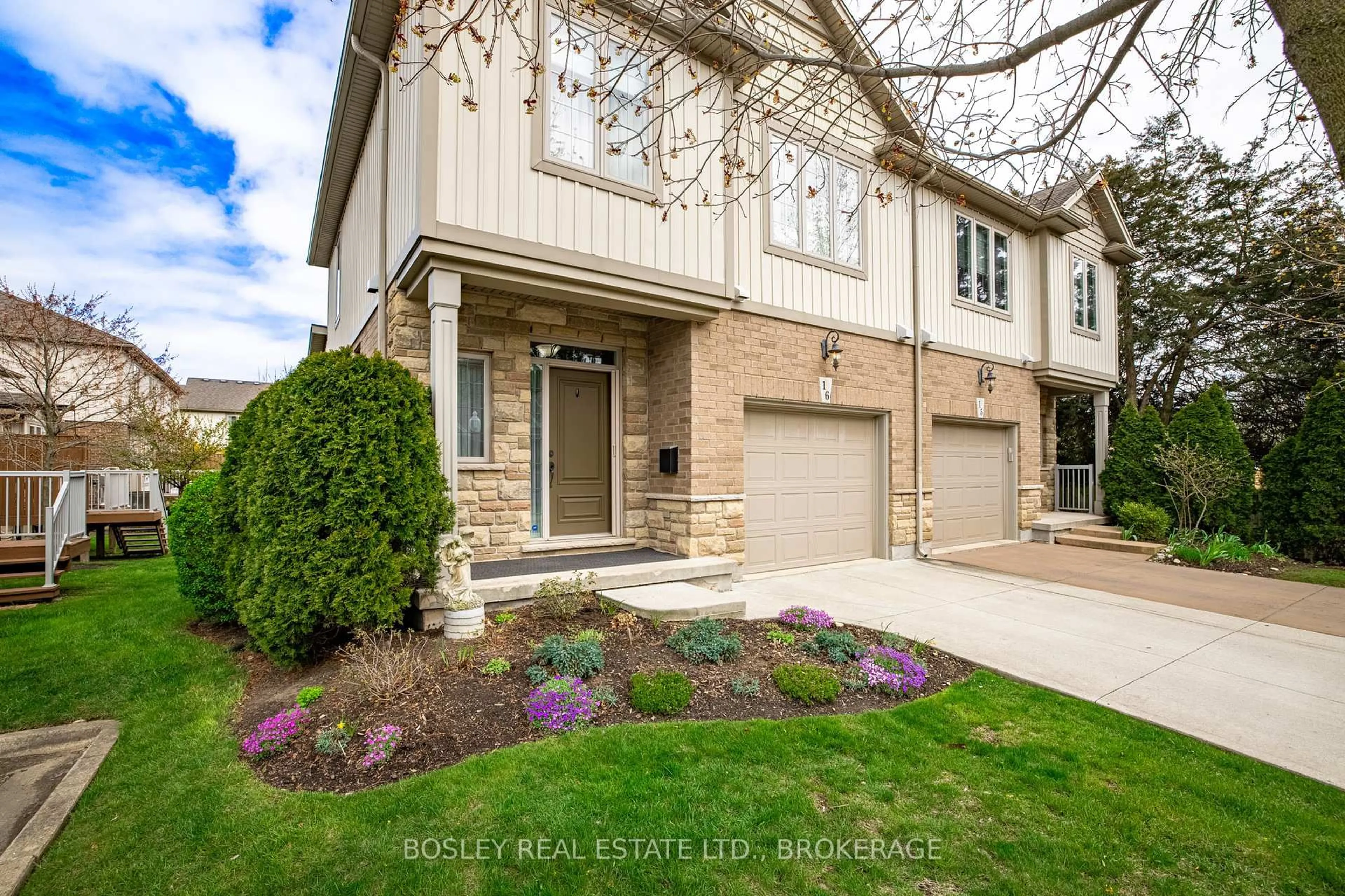 Home with brick exterior material, street for 409 Niagara St #16, St. Catharines Ontario L2M 4V9