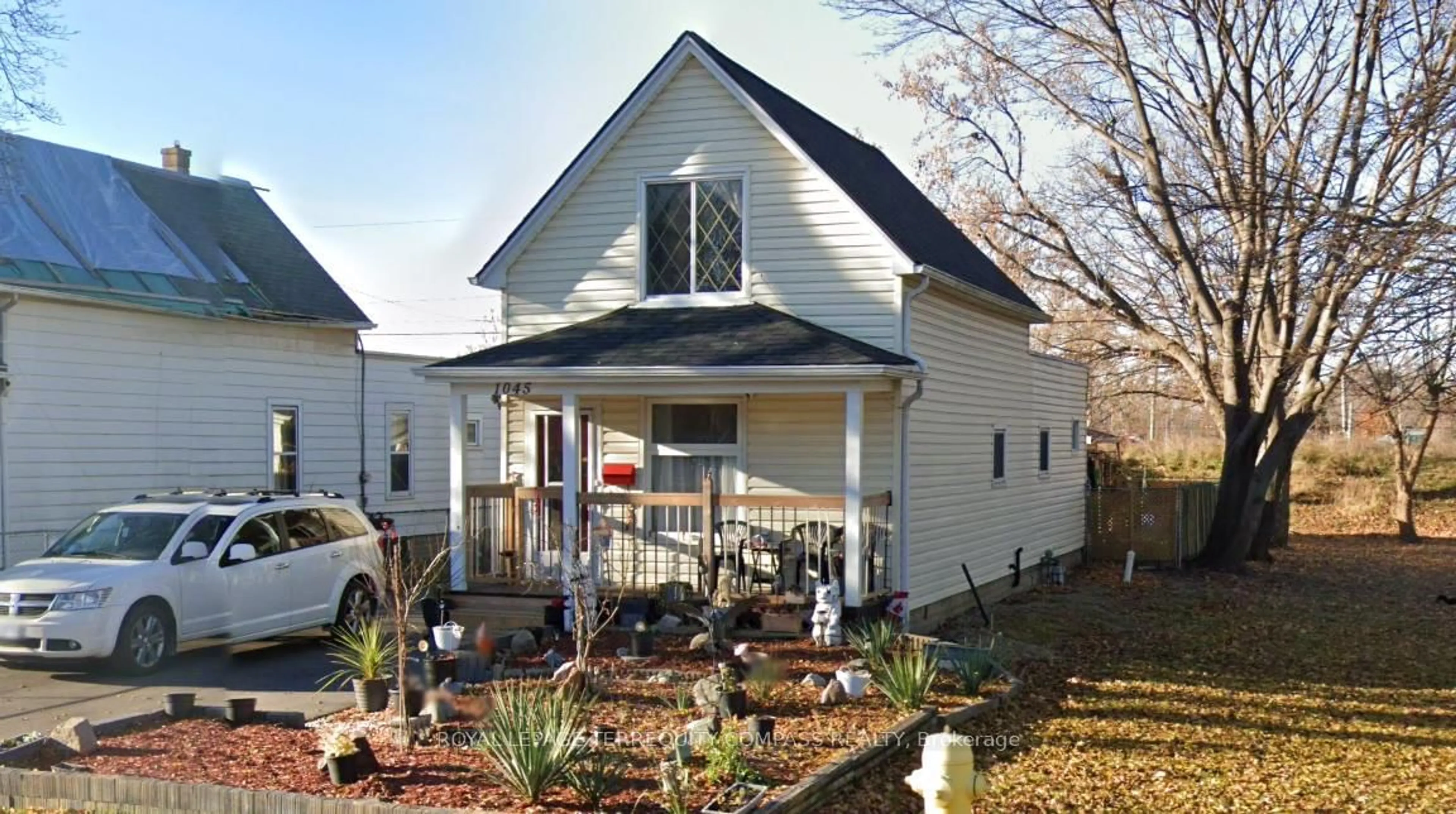 Home with vinyl exterior material, street for 1045 Wellington Ave, Windsor Ontario N9A 5K2