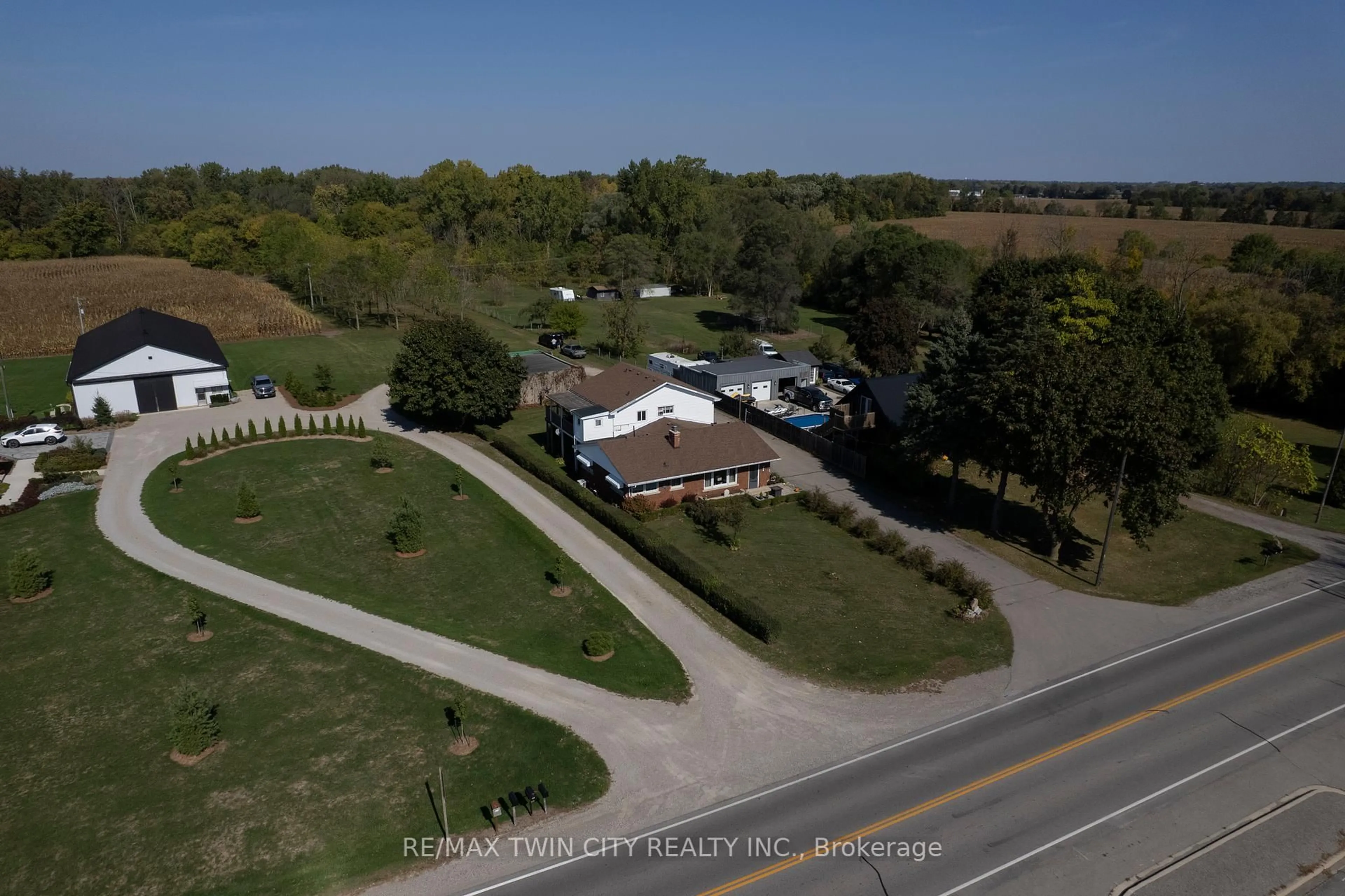 A pic from outside/outdoor area/front of a property/back of a property/a pic from drone, street for 206 KING St, Brant Ontario N0E 1A0