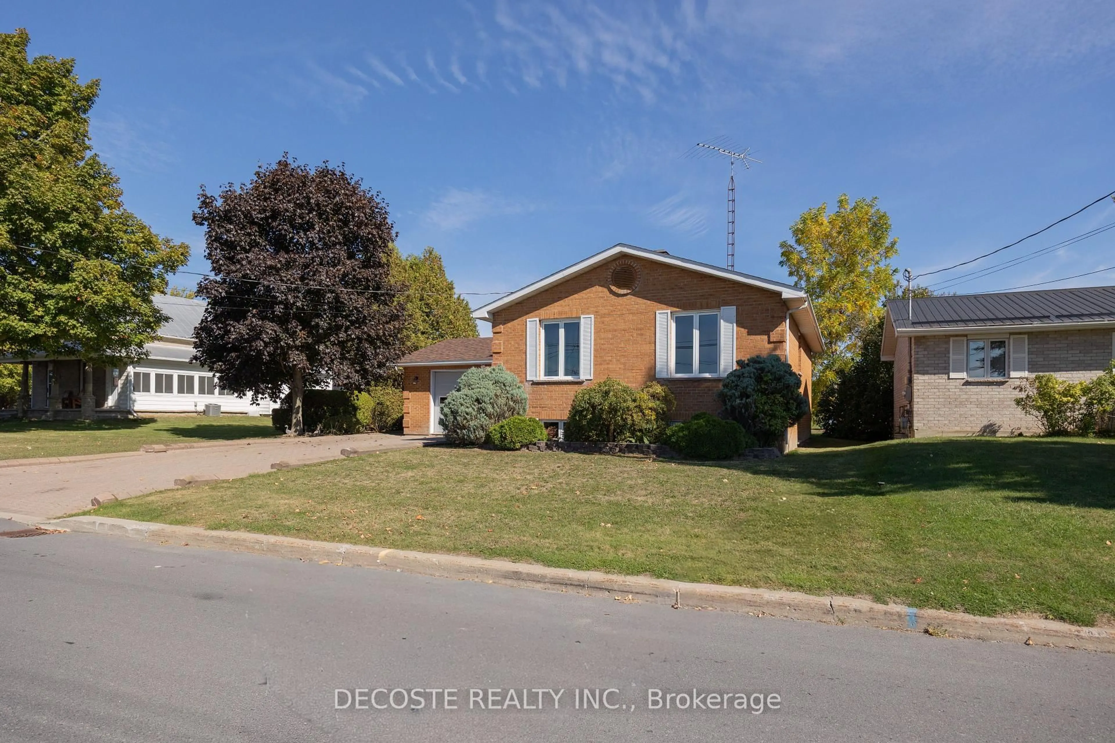 Home with brick exterior material, street for 515 Tobin St, North Glengarry Ontario K0C 1A0