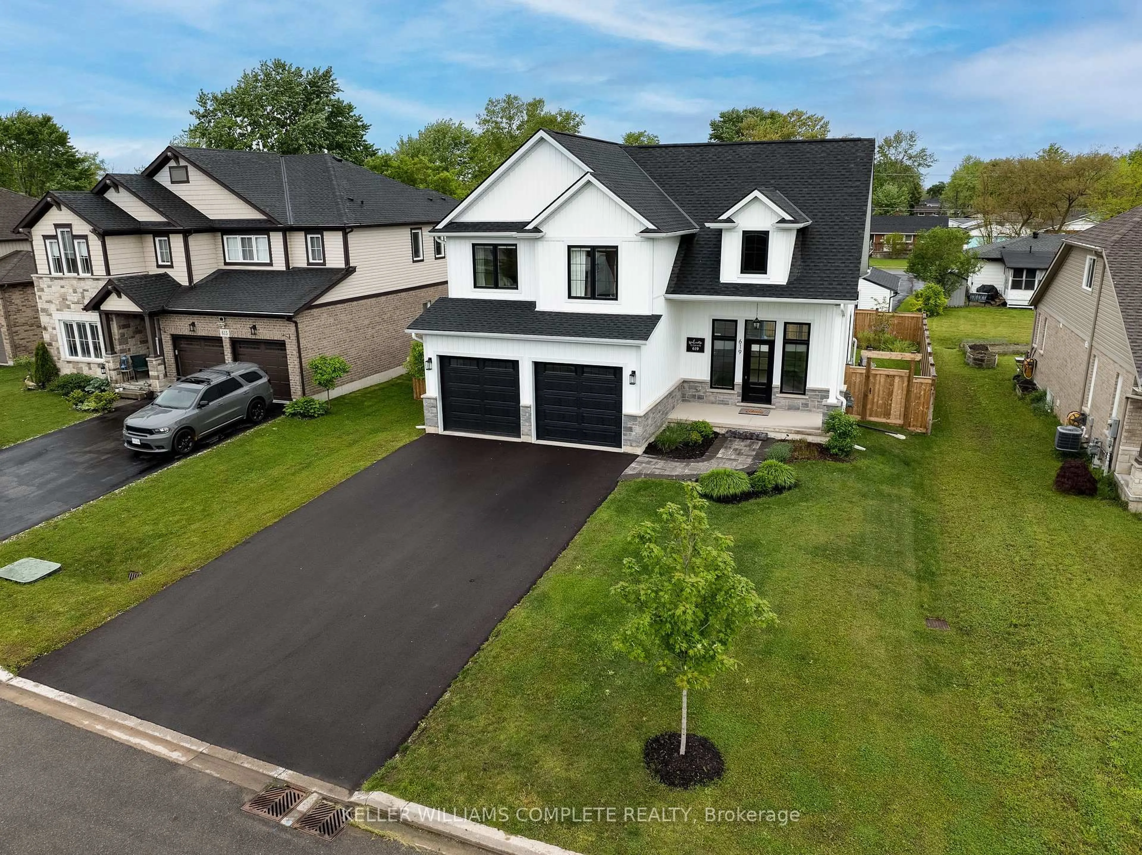 A pic from outside/outdoor area/front of a property/back of a property/a pic from drone, street for 619 Brian St, Fort Erie Ontario L2A 6W1