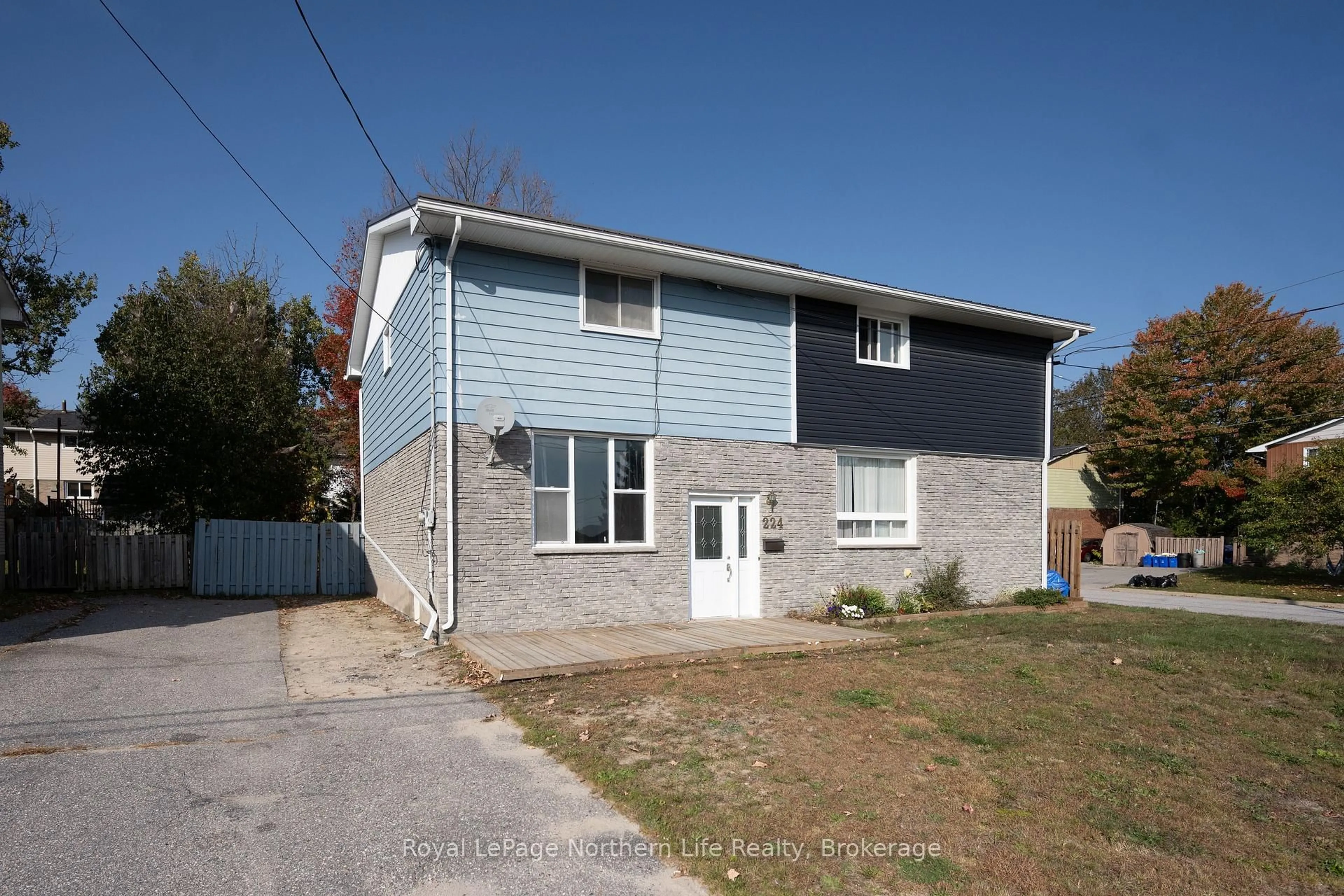 A pic from outside/outdoor area/front of a property/back of a property/a pic from drone, street for 224 Lake Heights Rd, North Bay Ontario P1A 2Z3