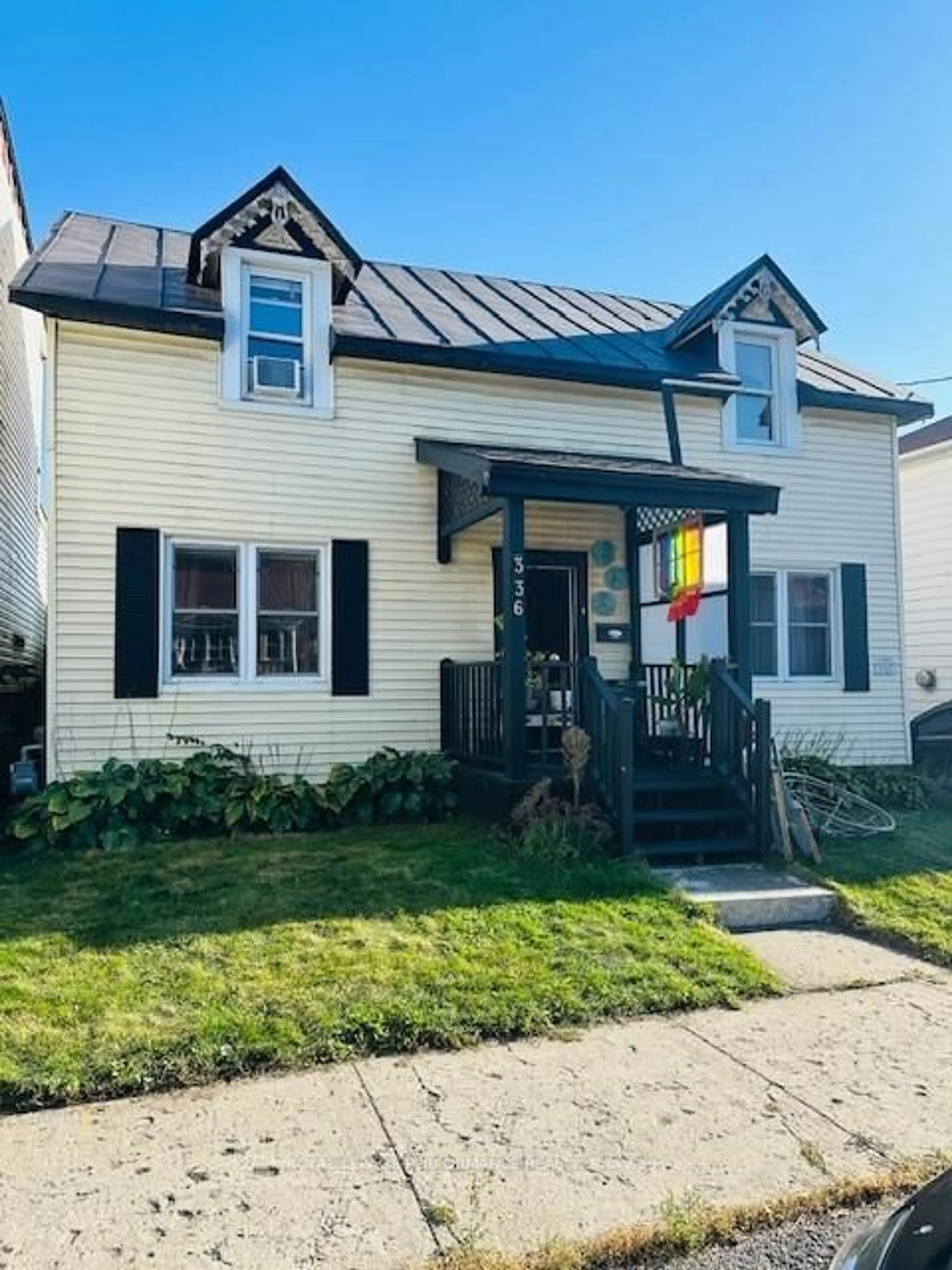 Home with vinyl exterior material, street for 336 Water St, Cornwall Ontario K6H 1A4