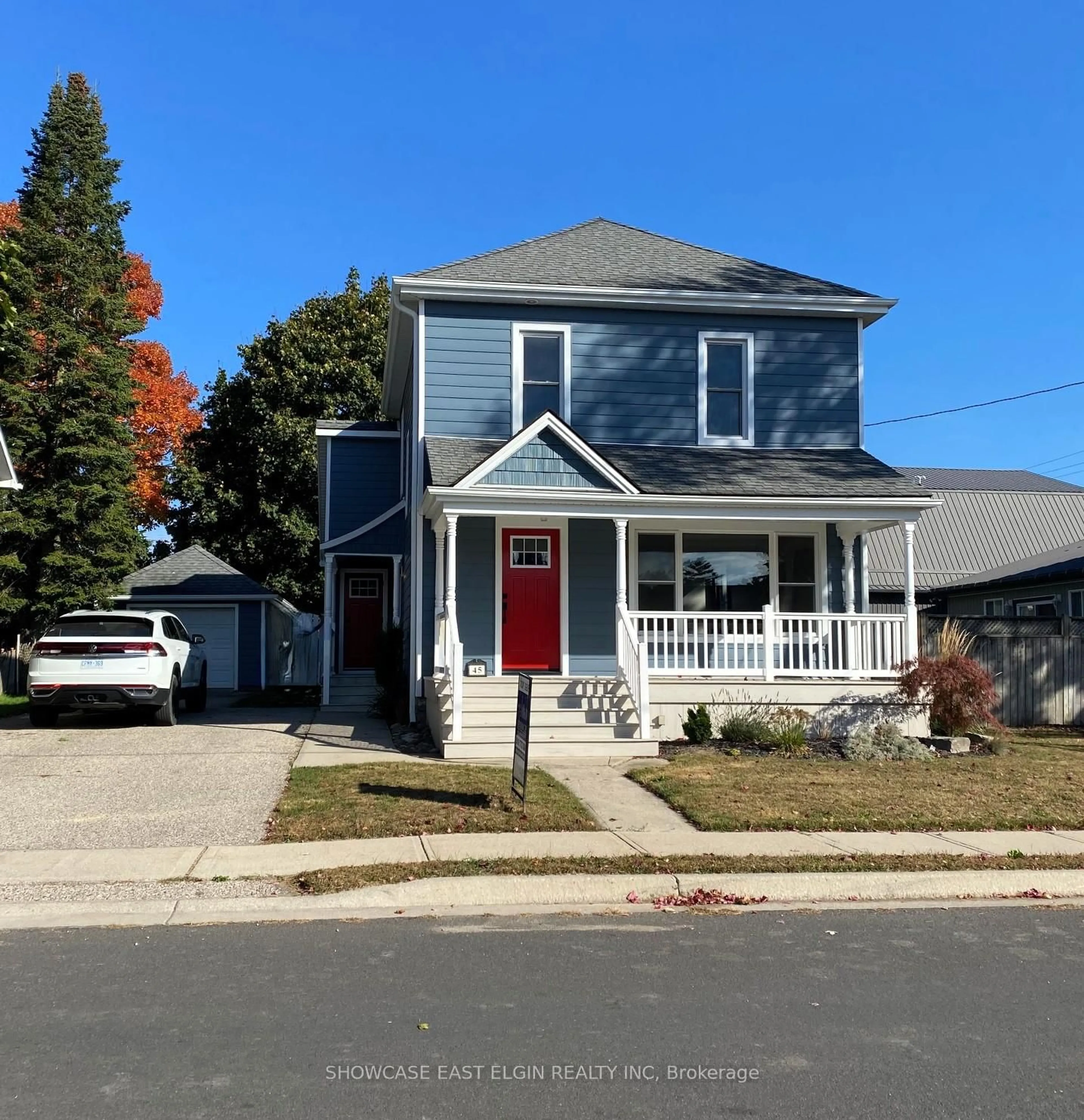 Home with vinyl exterior material, street for 45 Pine St, Aylmer Ontario N5H 1N3