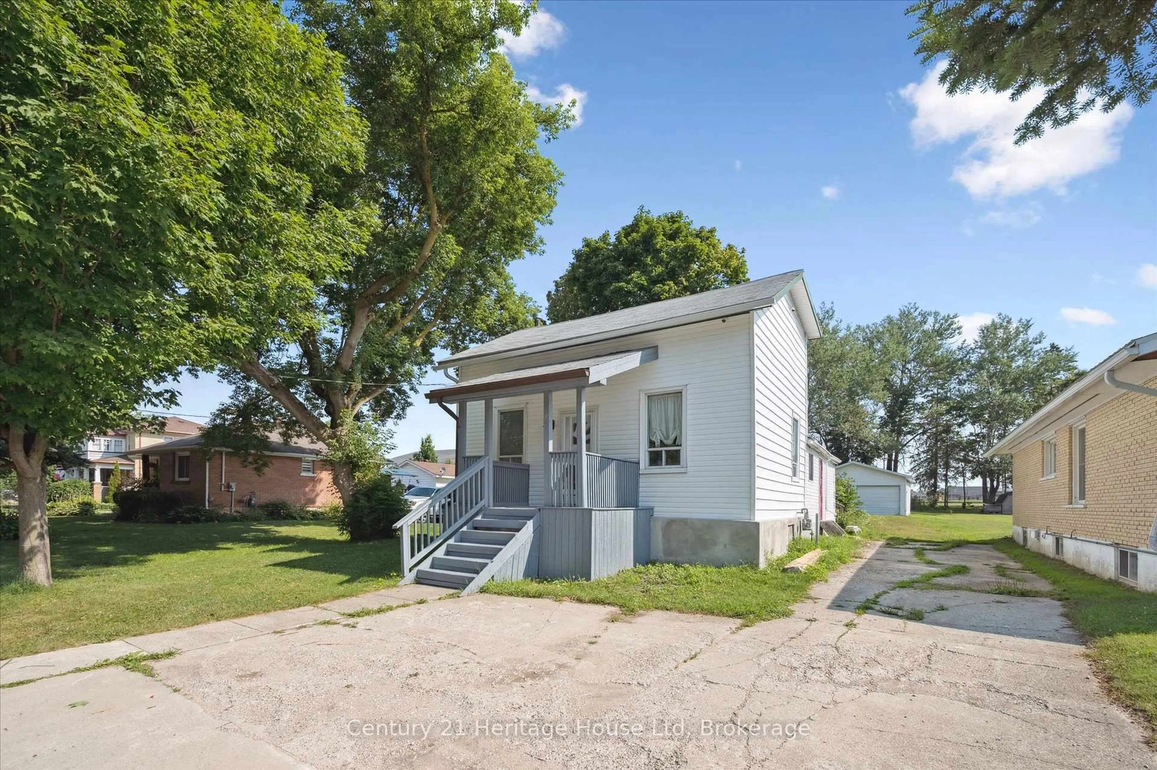 Unknown for 230 Egremont St, Wellington North Ontario N0G 2L2