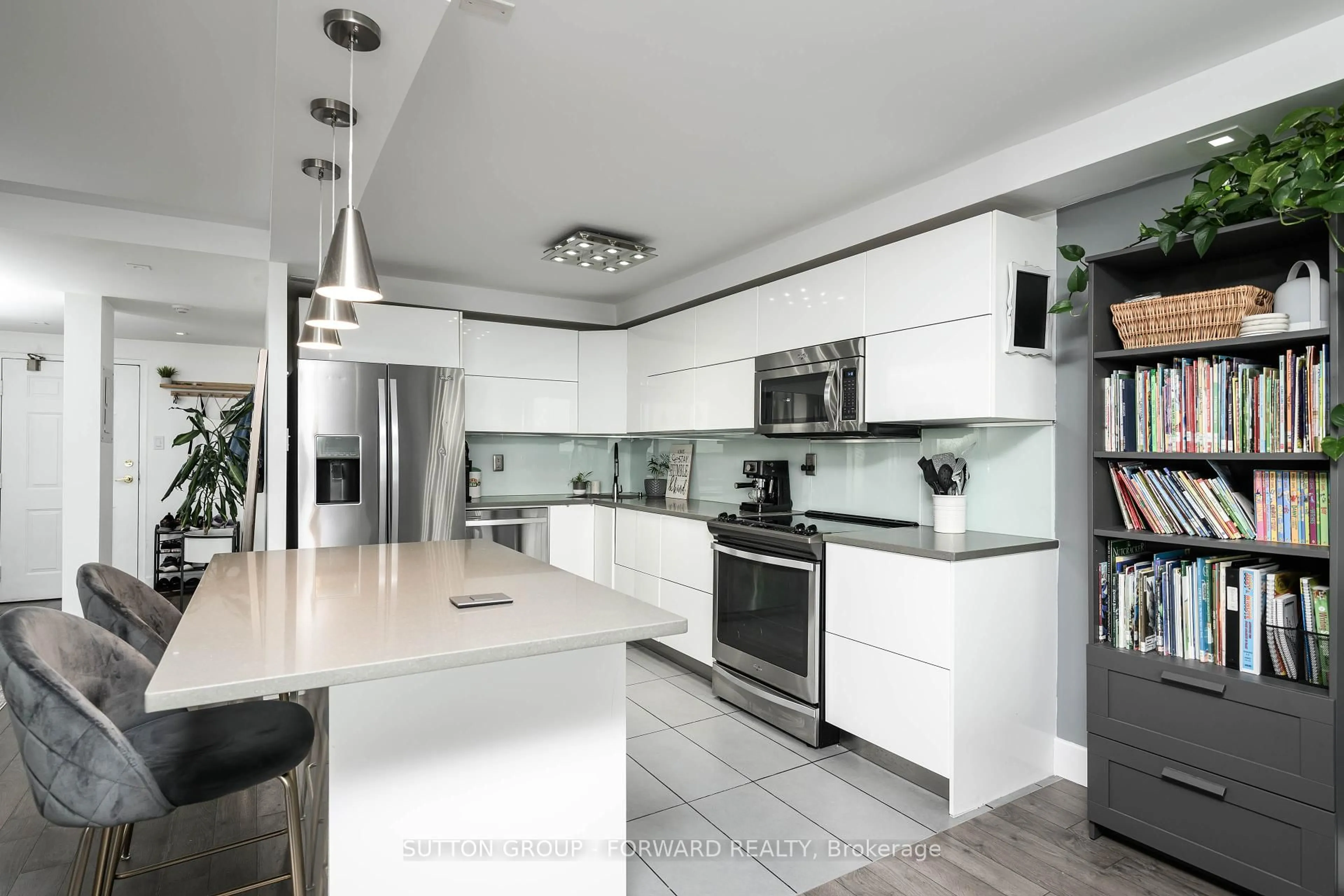Contemporary kitchen, ceramic/tile floor for 323 Colborne St #2701, London East Ontario N6B 3N8