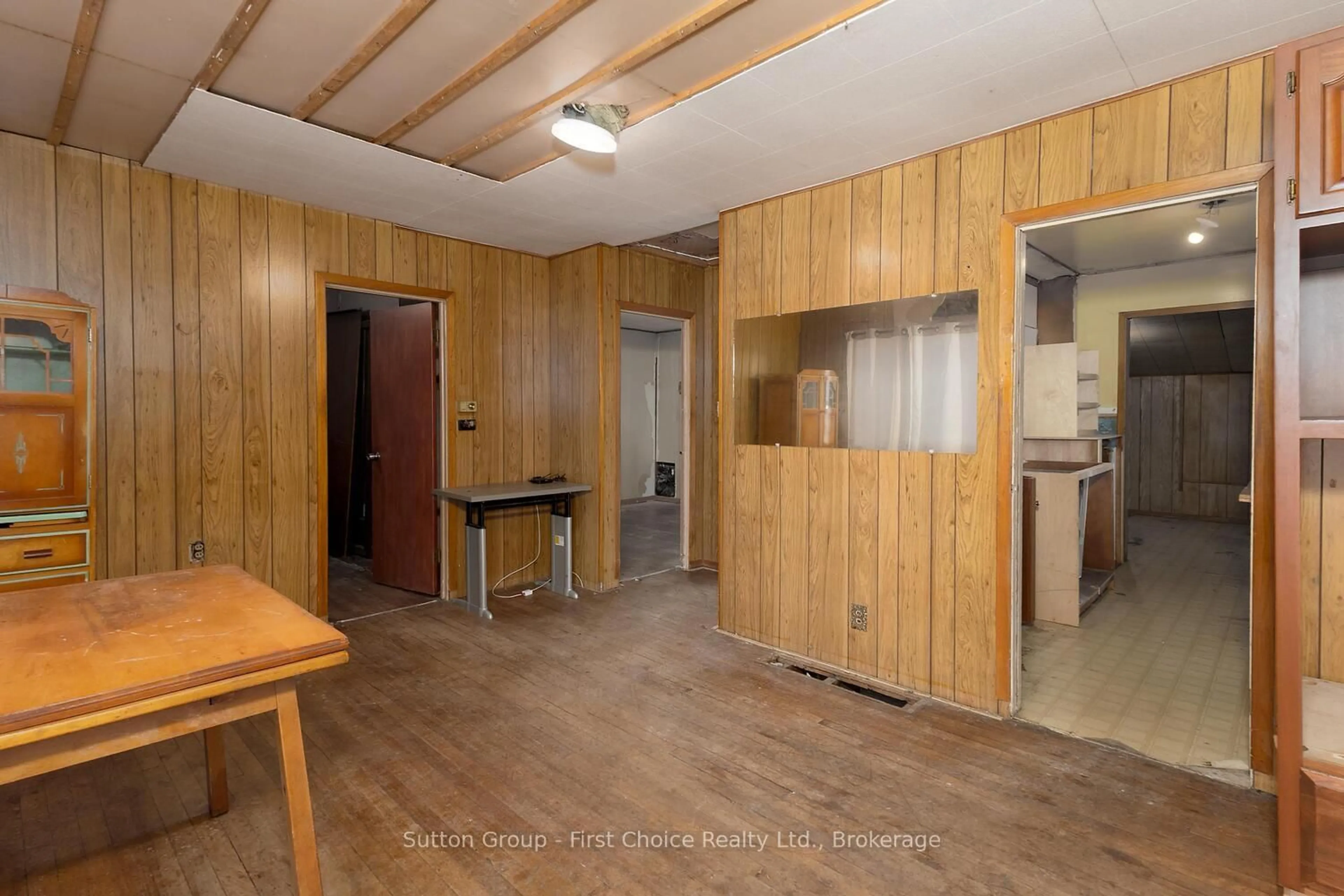 Unknown for 35 Devon St, Stratford Ontario N5A 2Z5