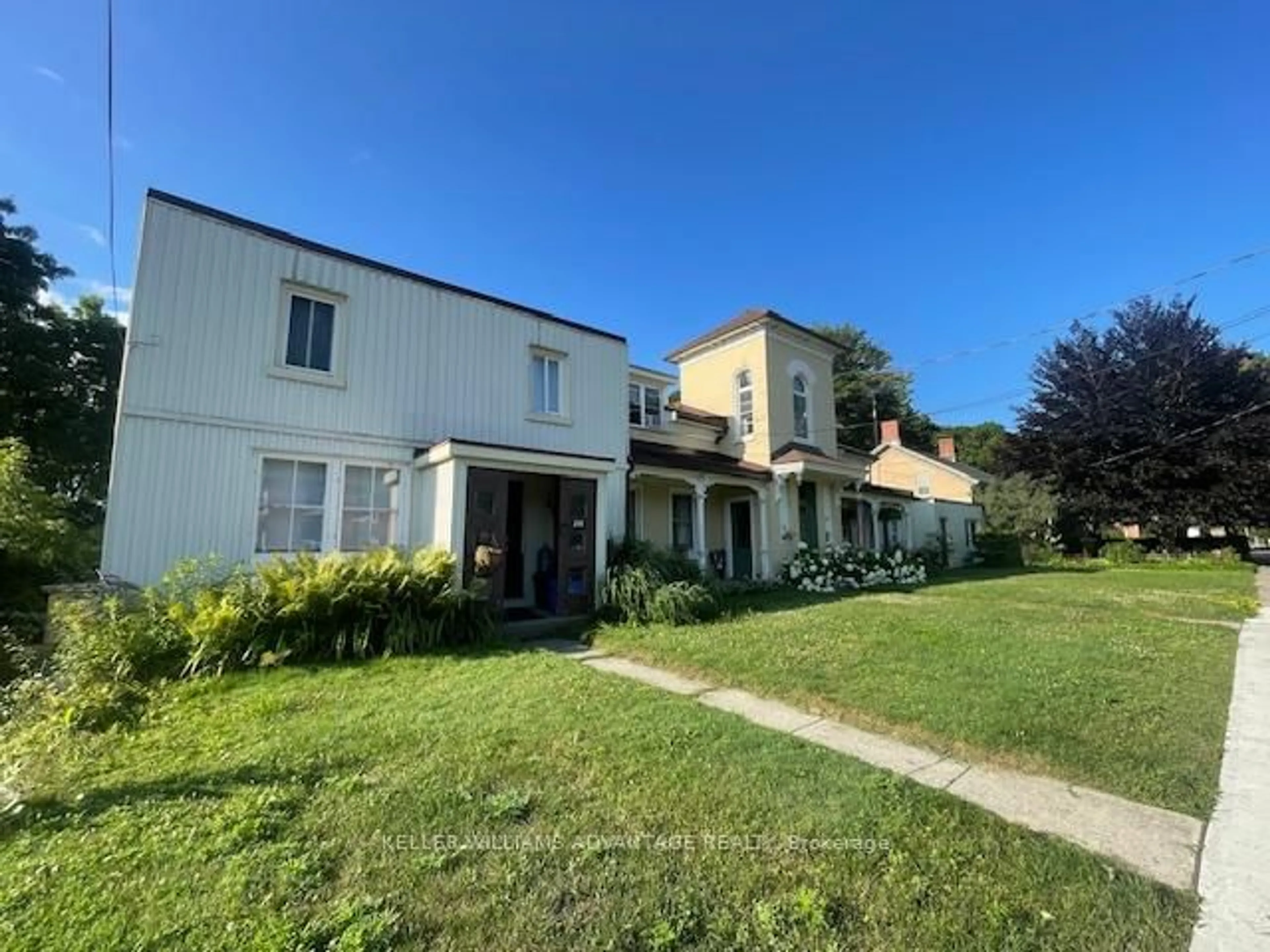 A pic from outside/outdoor area/front of a property/back of a property/a pic from drone, building for 223 Walton St, Port Hope Ontario L1A 1P1