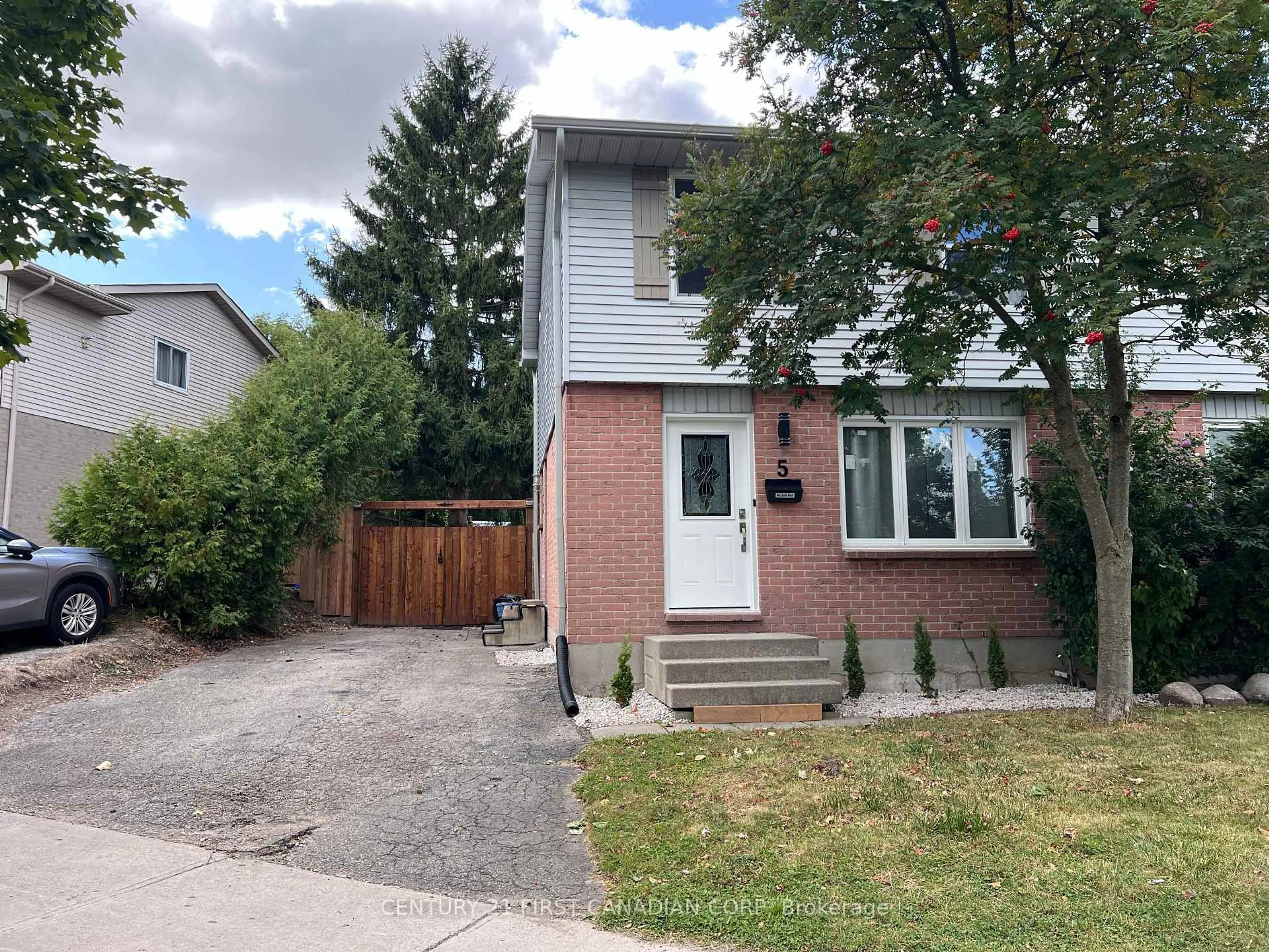 Unknown for 5 CHIDDINGTON Gate, London South Ontario N6C 5K9