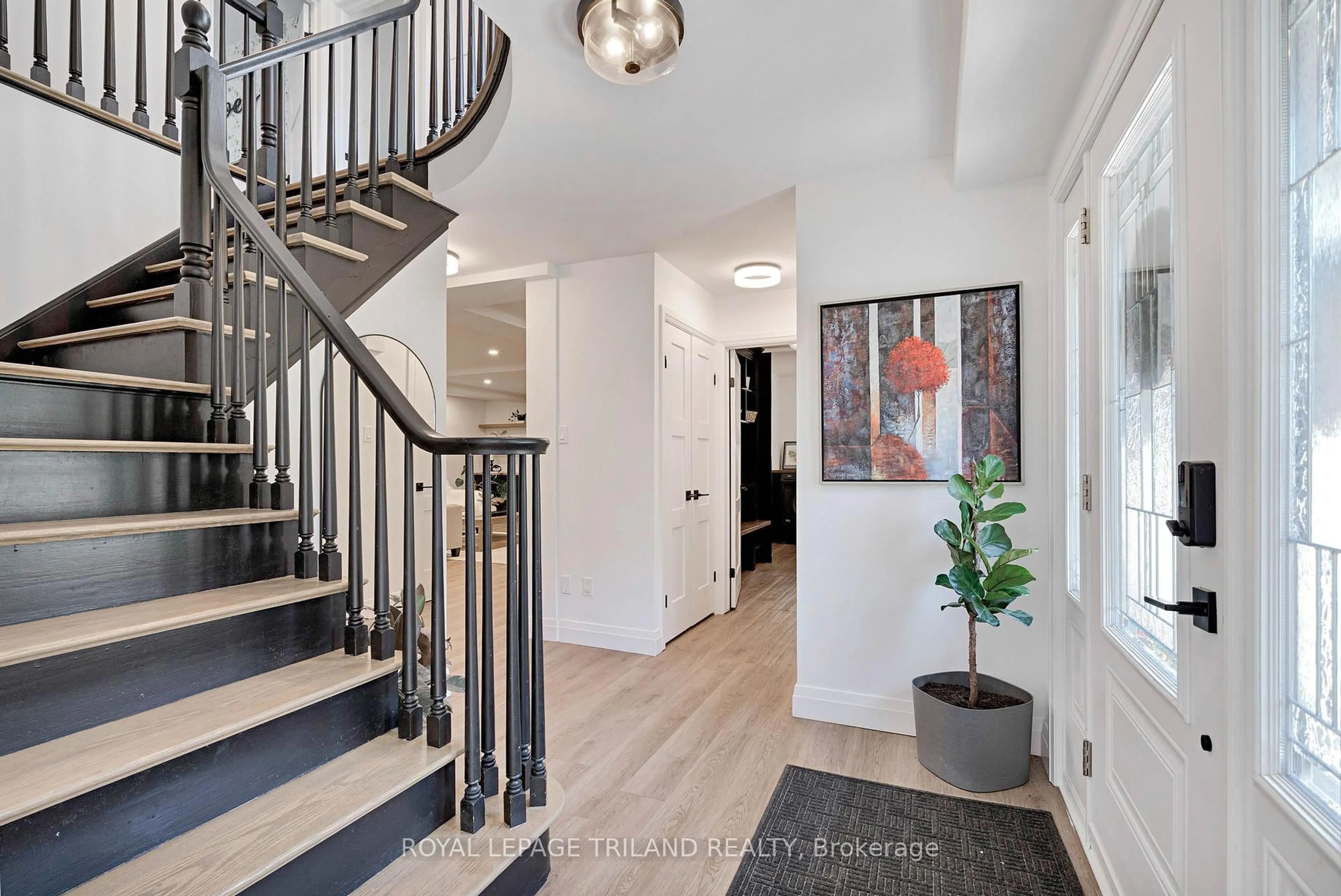 Indoor entryway for 22 Wendy Cres, London North Ontario N5X 3J6