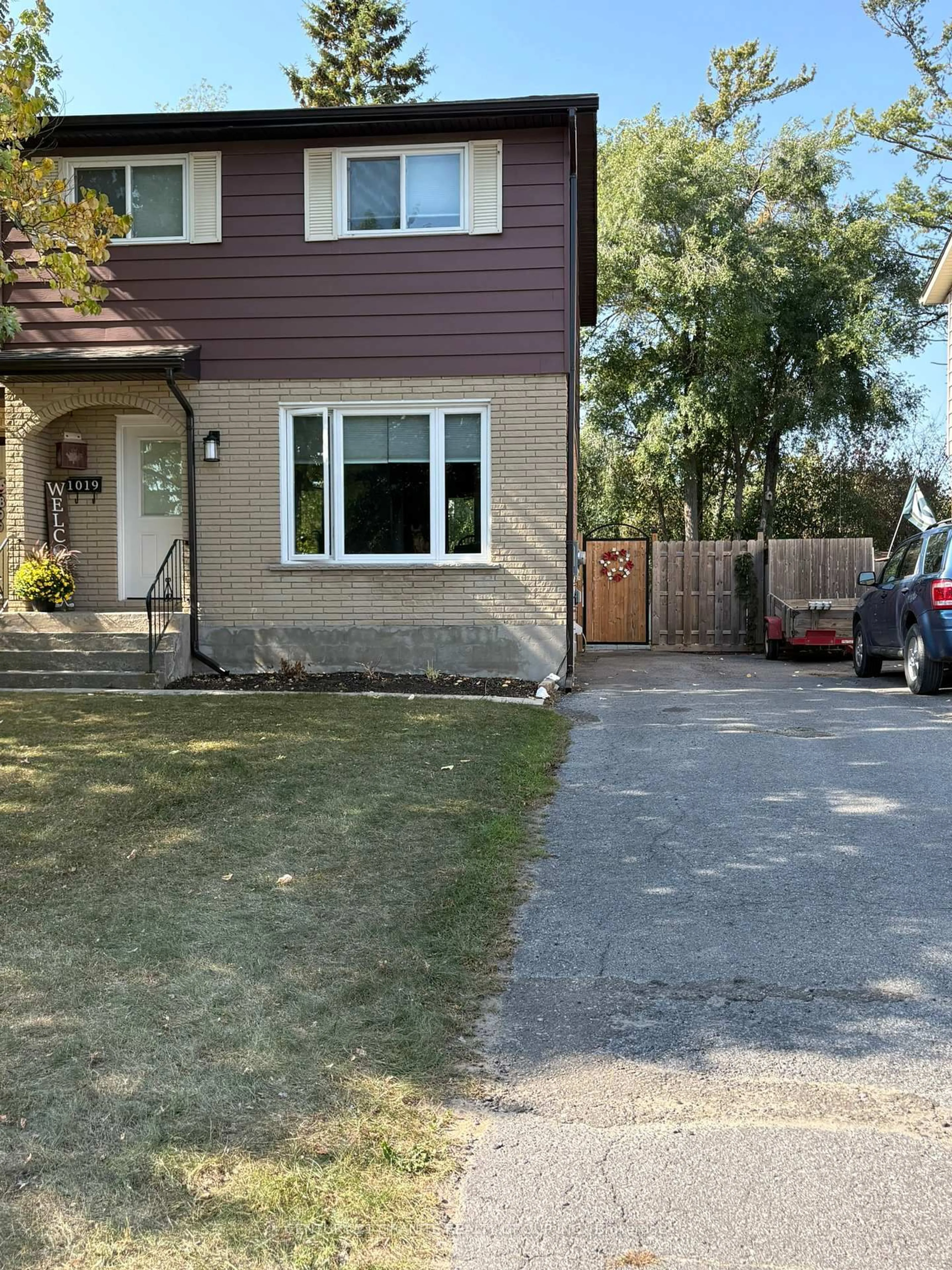 A pic from outside/outdoor area/front of a property/back of a property/a pic from drone, street for 1019 Sprucewood Cres, Kingston Ontario K7P 1N1