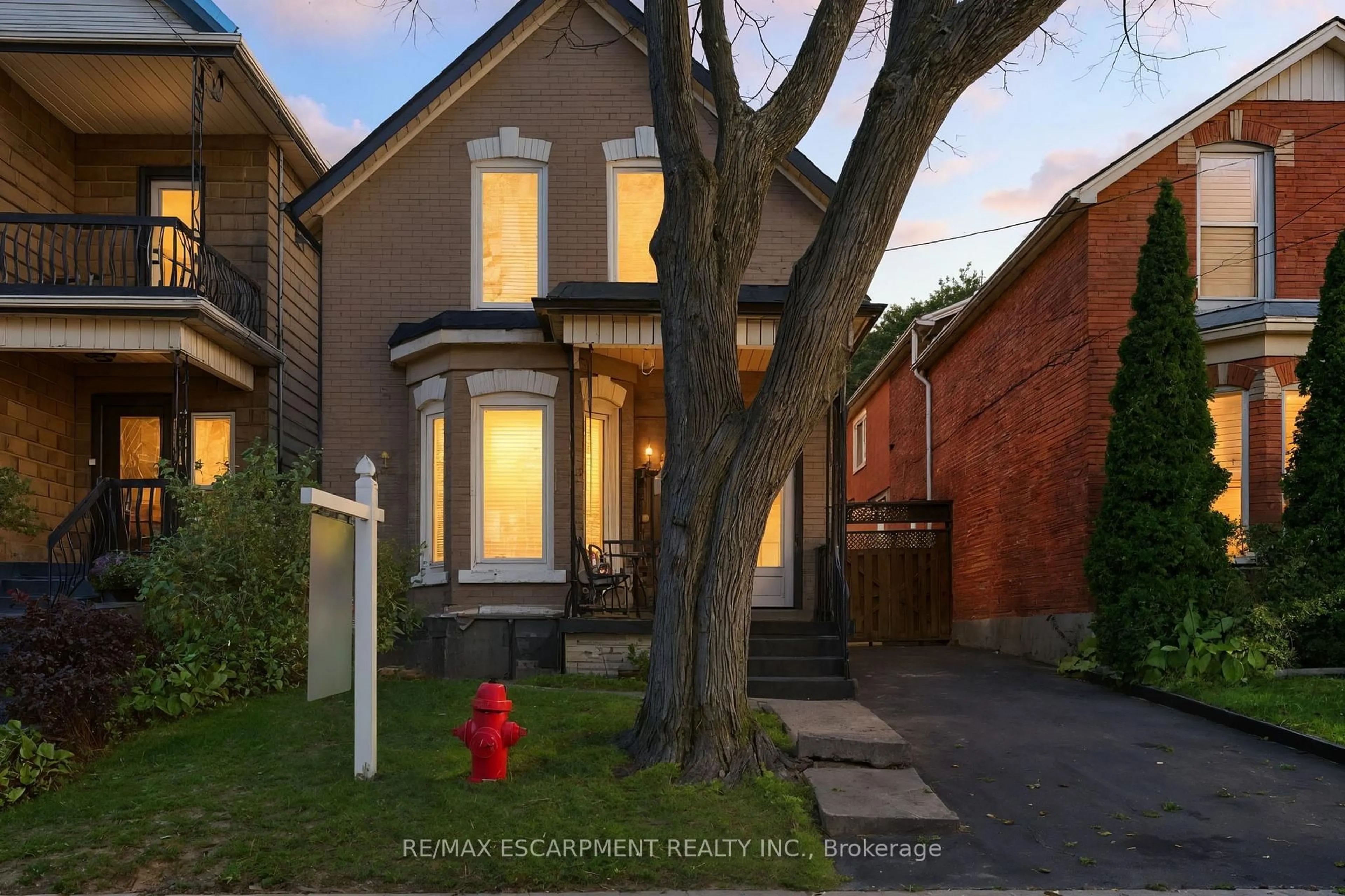 Home with brick exterior material, street for 487 Catharine St, Hamilton Ontario L8L 4V1