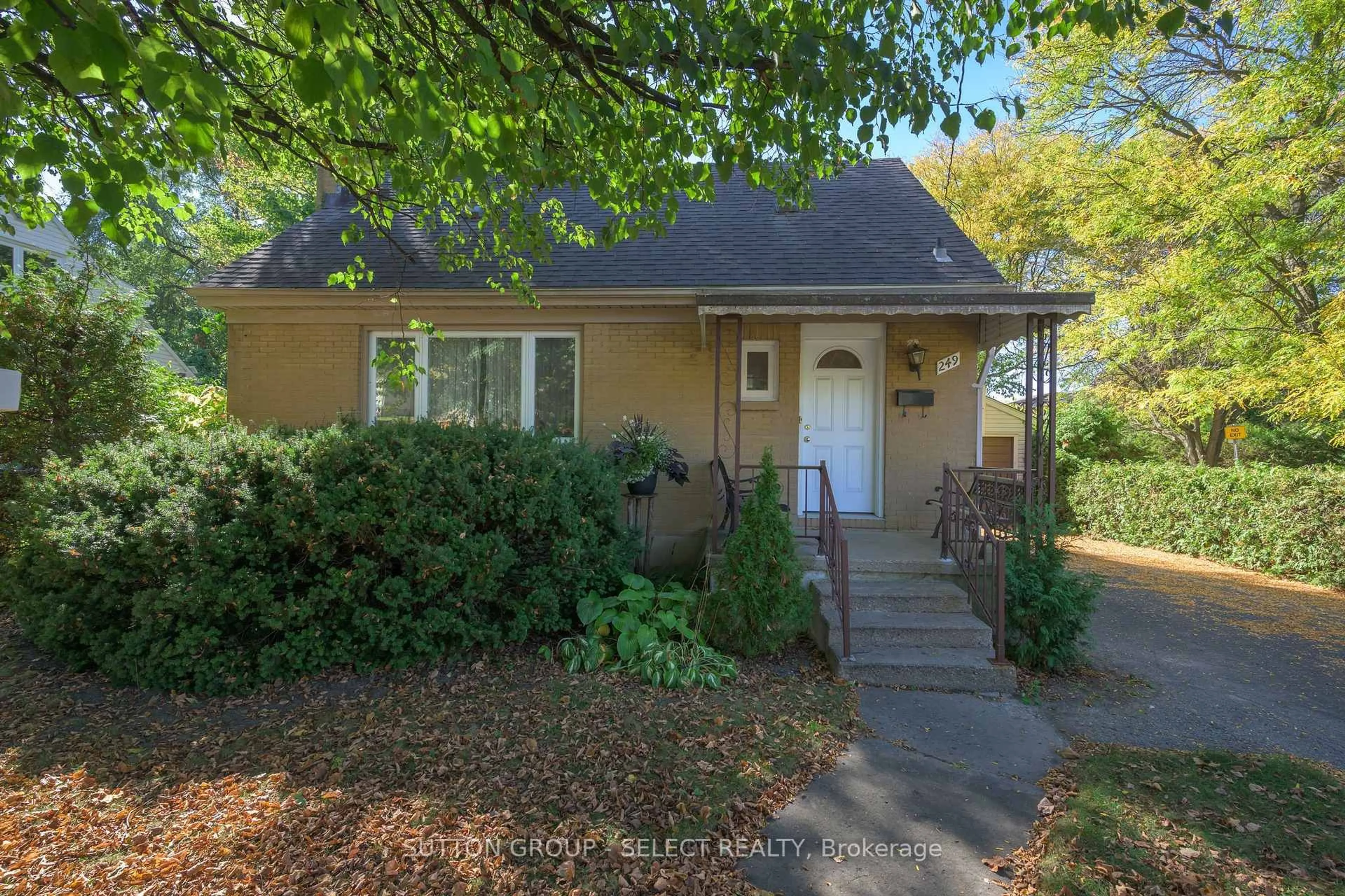 Home with vinyl exterior material, street for 249 Taylor St, London East Ontario N5Y 2J6