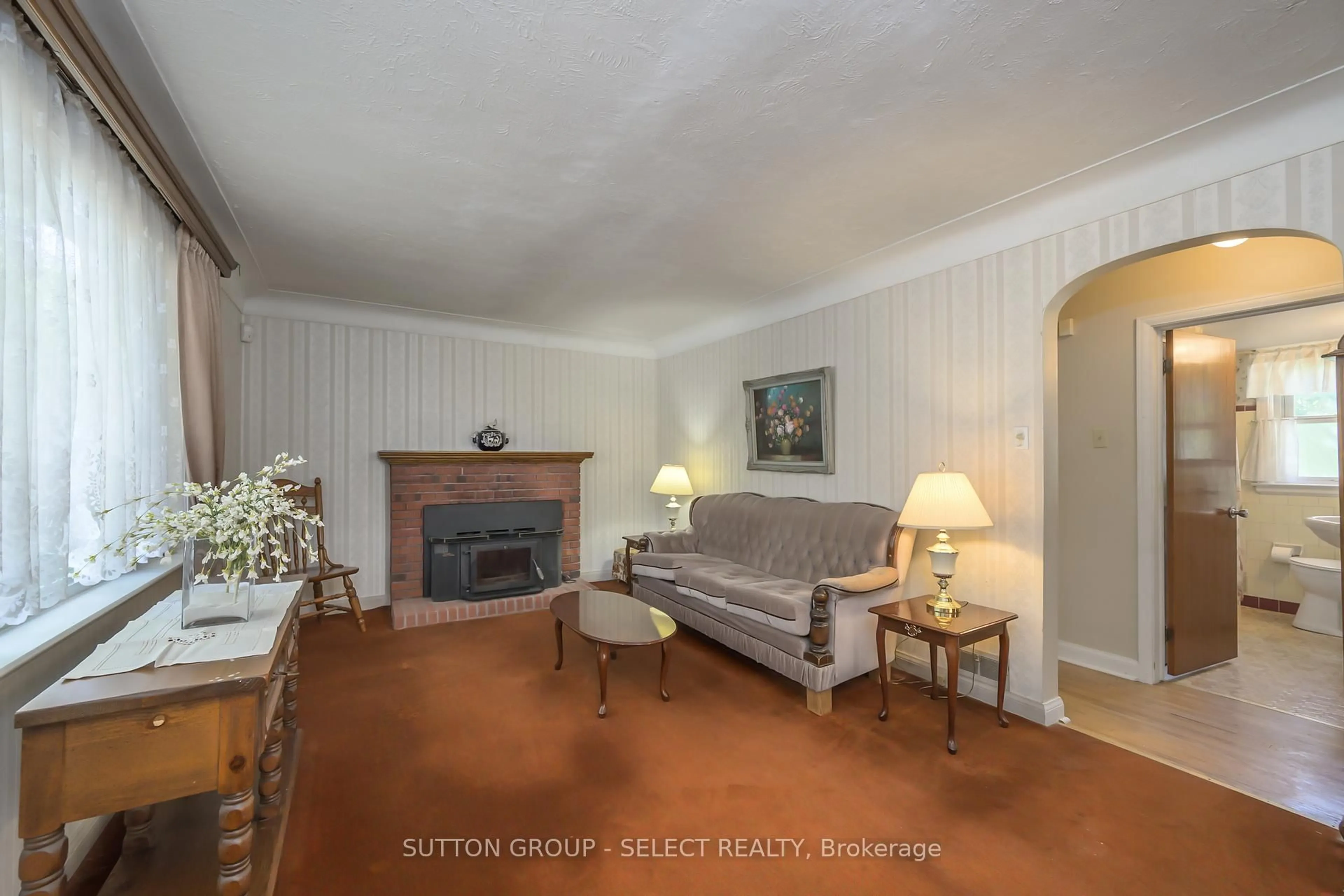 Living room with furniture, unknown for 249 Taylor St, London East Ontario N5Y 2J6