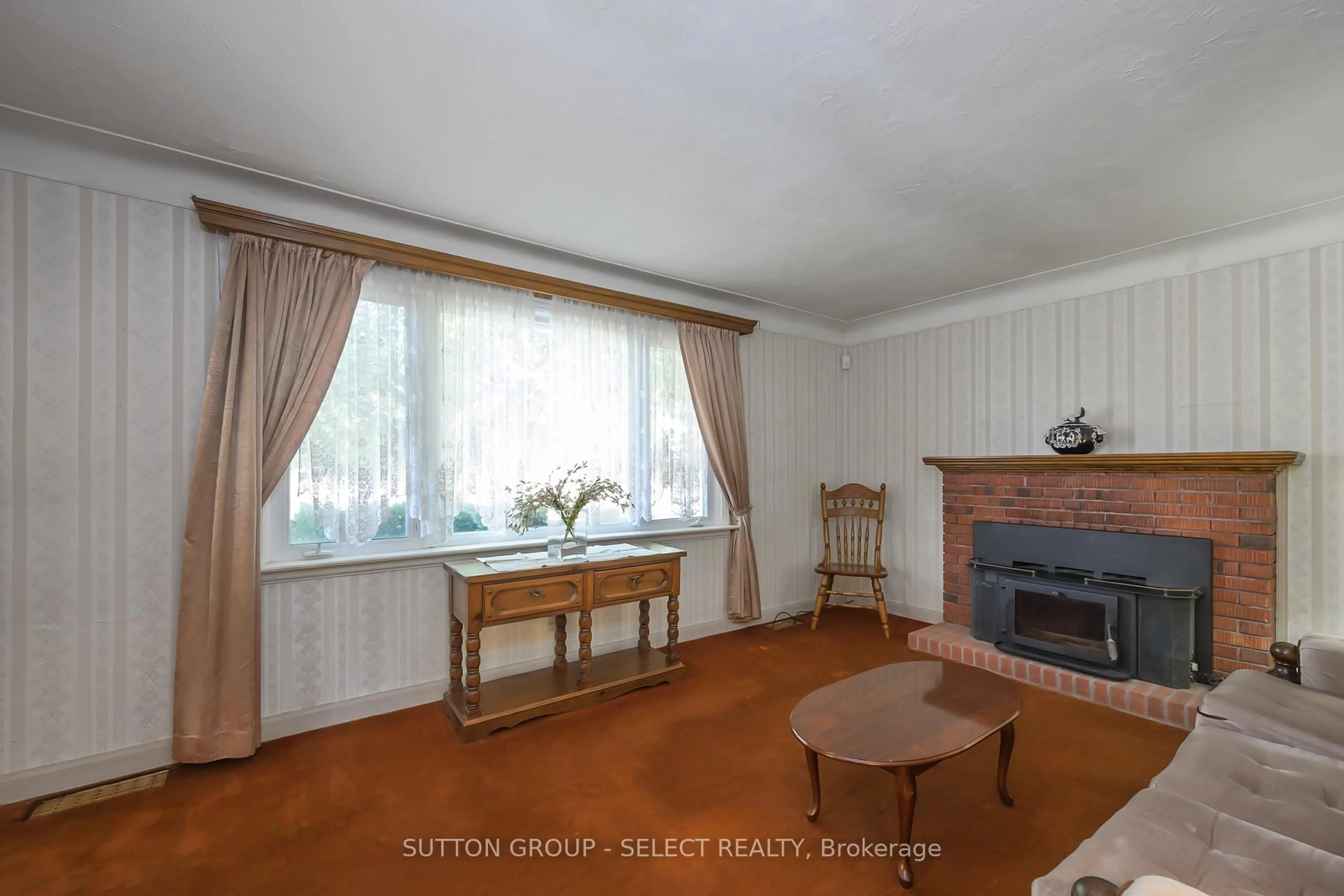 Living room with furniture, unknown for 249 Taylor St, London East Ontario N5Y 2J6