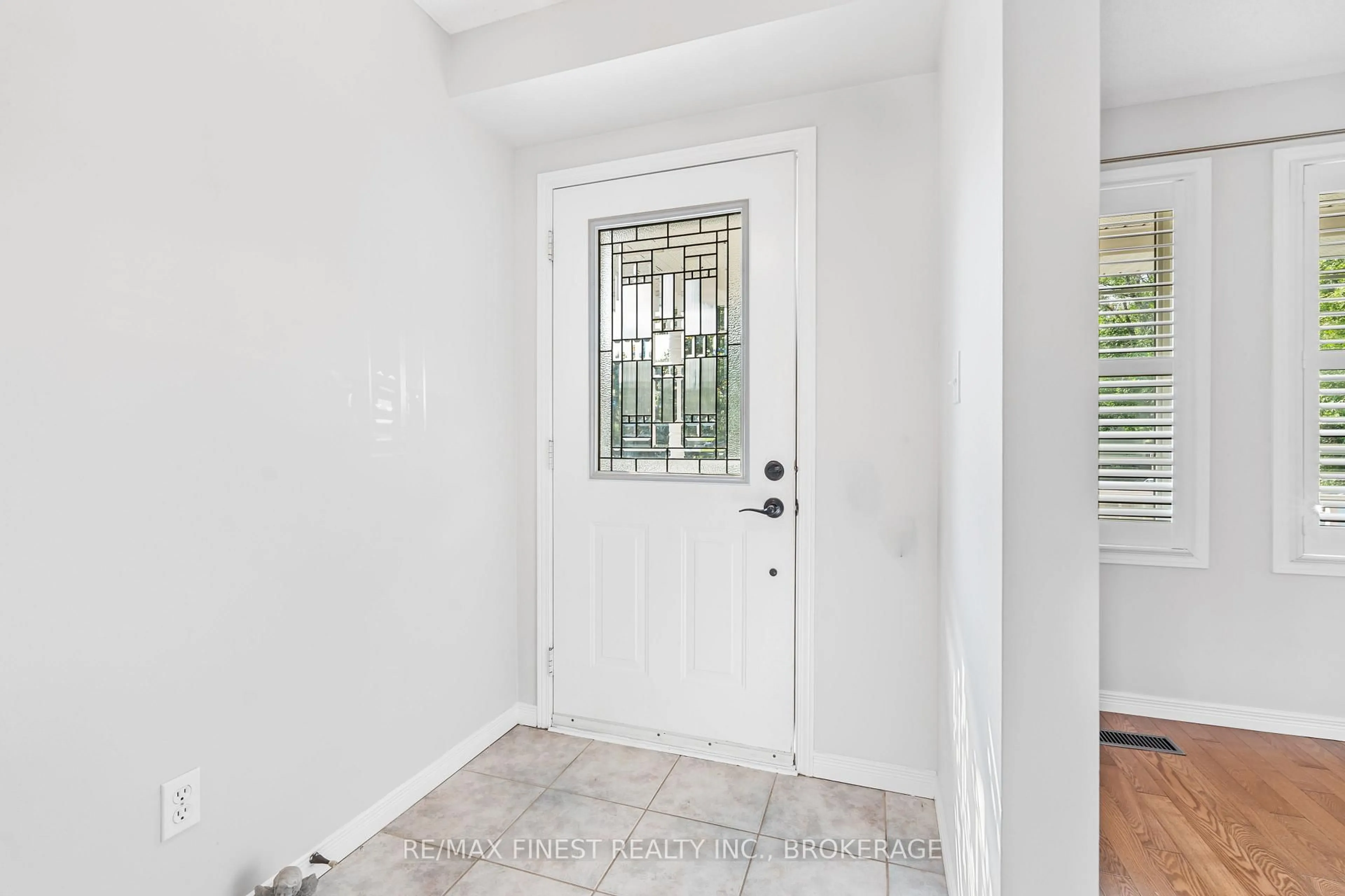 Indoor entryway for 66 Dalgleish Ave, Kingston Ontario K7K 7E1