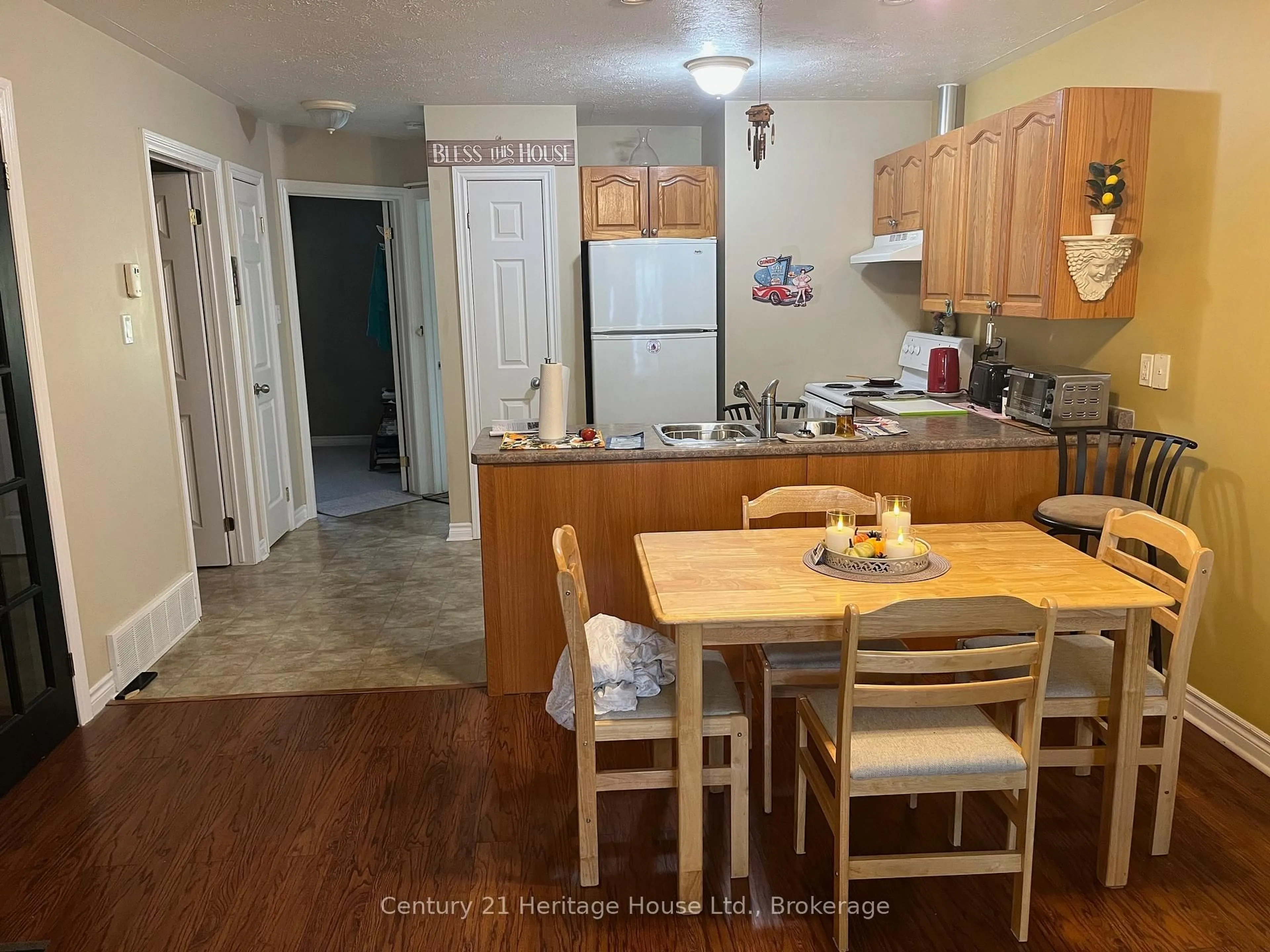 Standard kitchen, unknown for 2-302 Park St #2, West Grey Ontario N0G 1R0