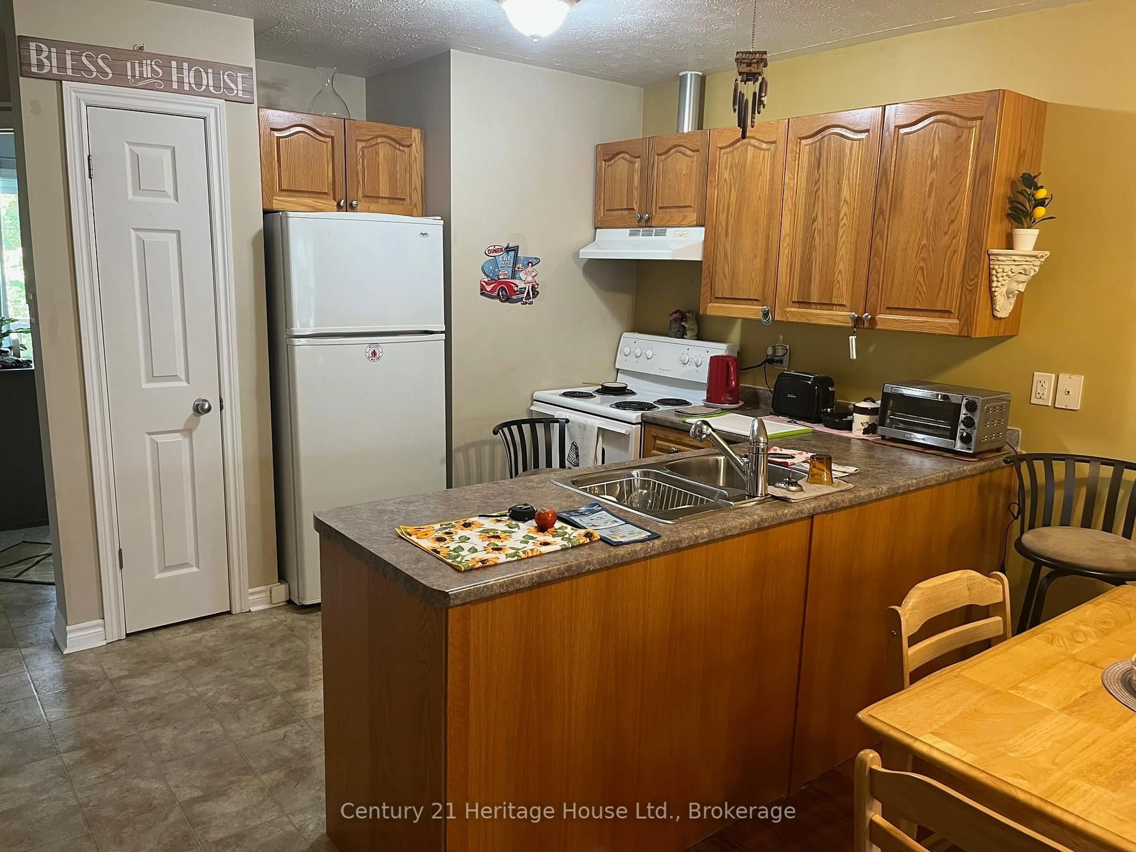 Standard kitchen, unknown for 2-302 Park St #2, West Grey Ontario N0G 1R0
