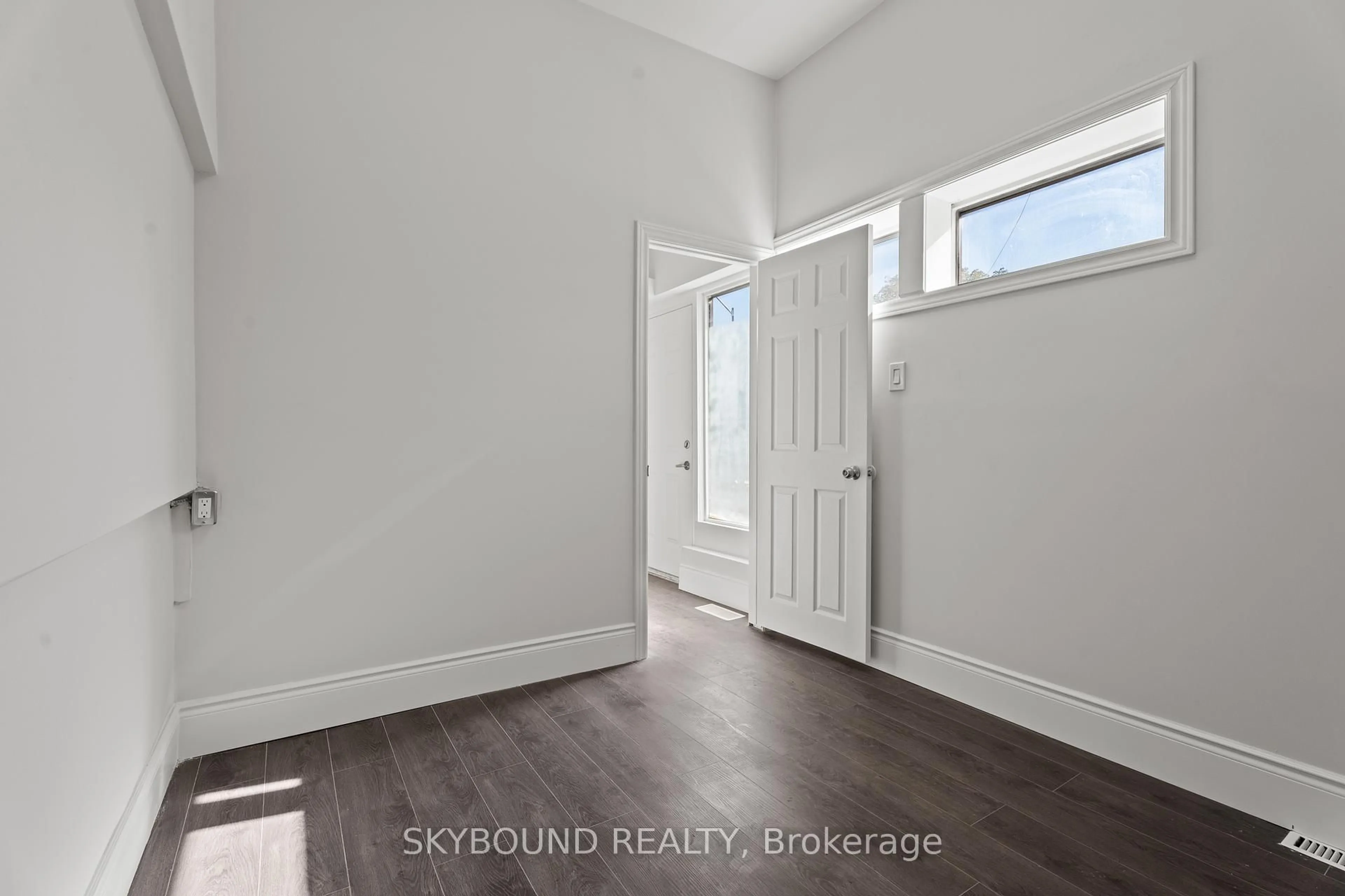 Indoor entryway for 65 Colborne St, Brant Ontario N3T 1K6