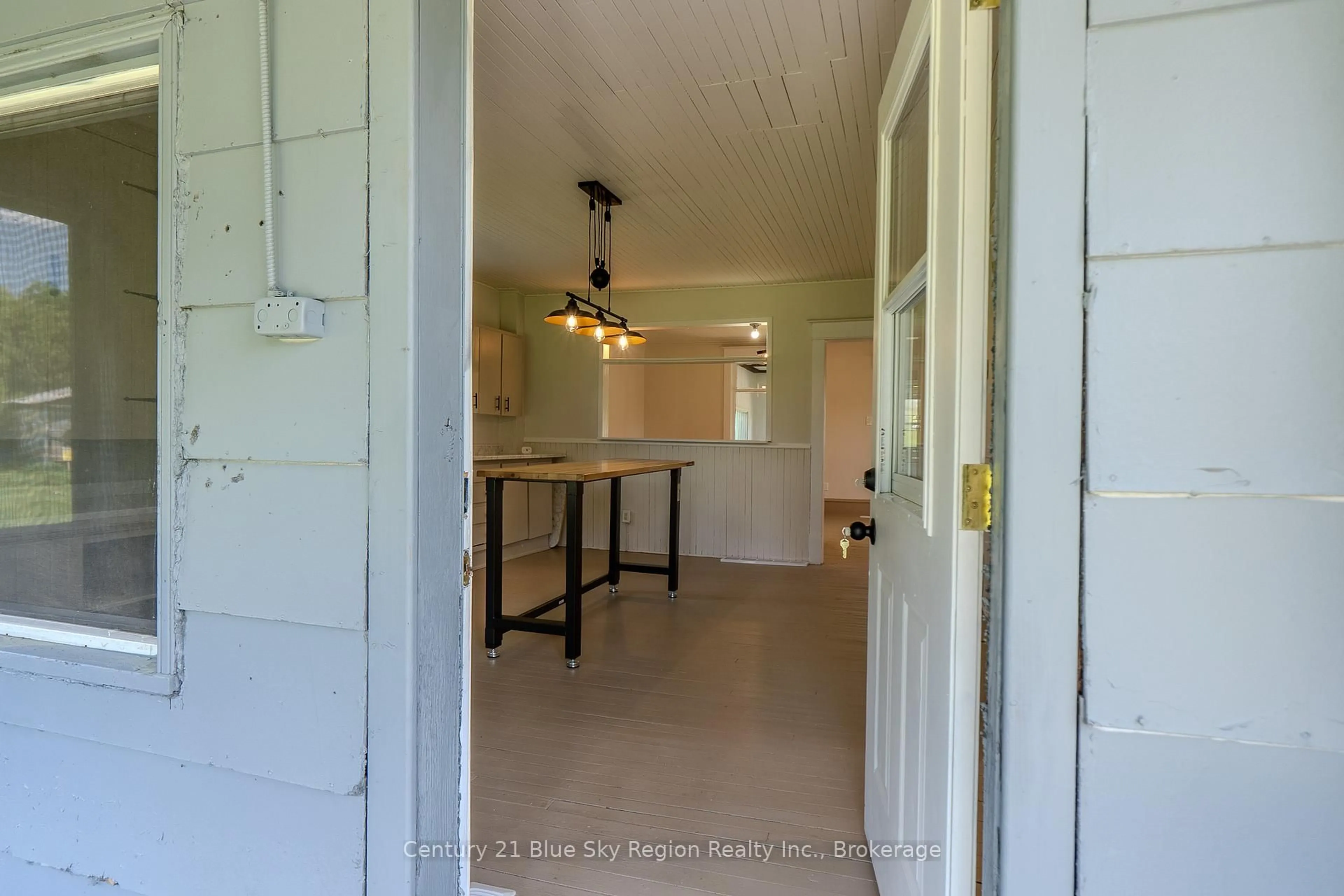 Indoor entryway for 2 Desaulniers Rd, West Nipissing Ontario P0H 1M0
