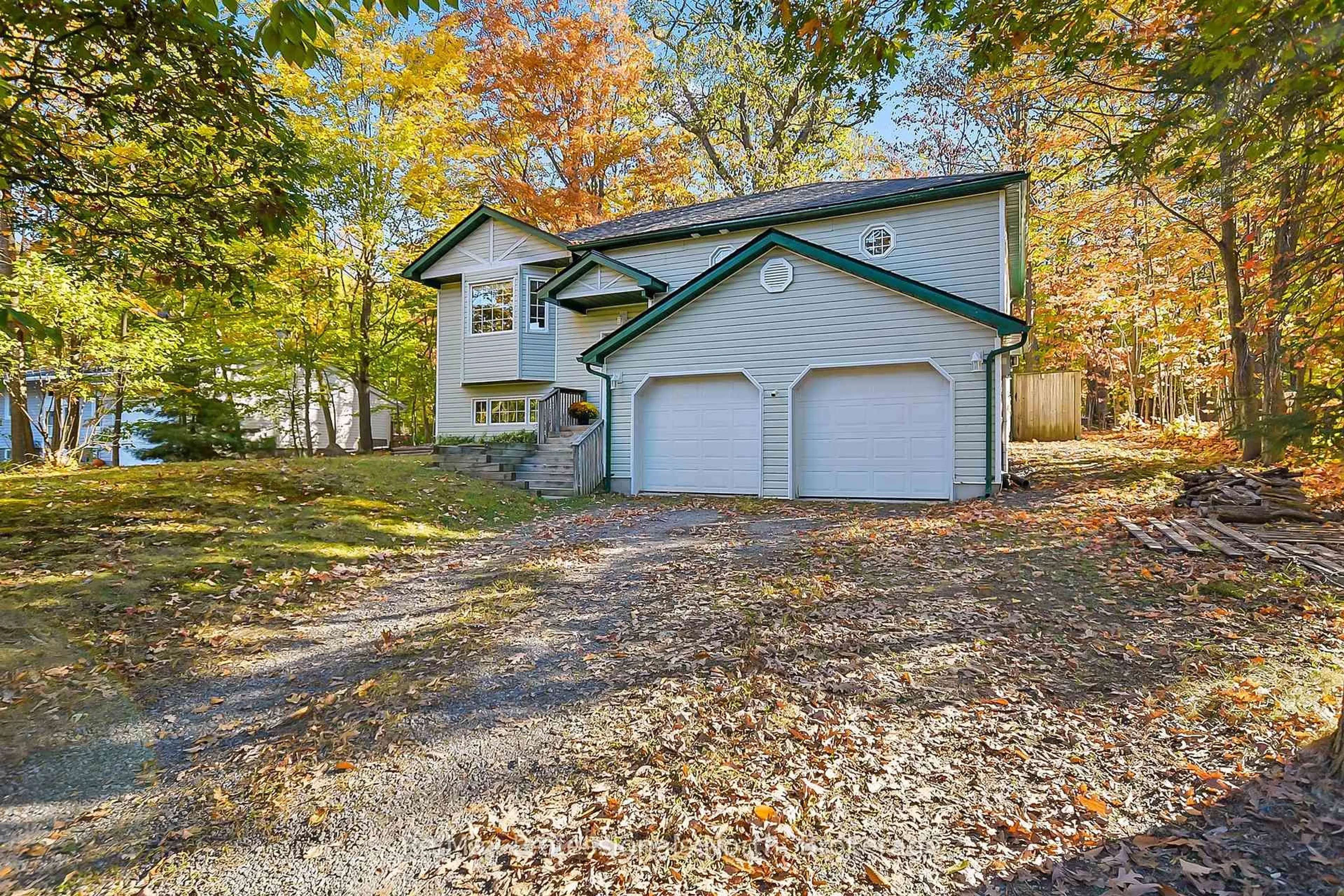 Home with vinyl exterior material, unknown for 1200 MUSKOKA Rd, Gravenhurst Ontario P1P 1R7
