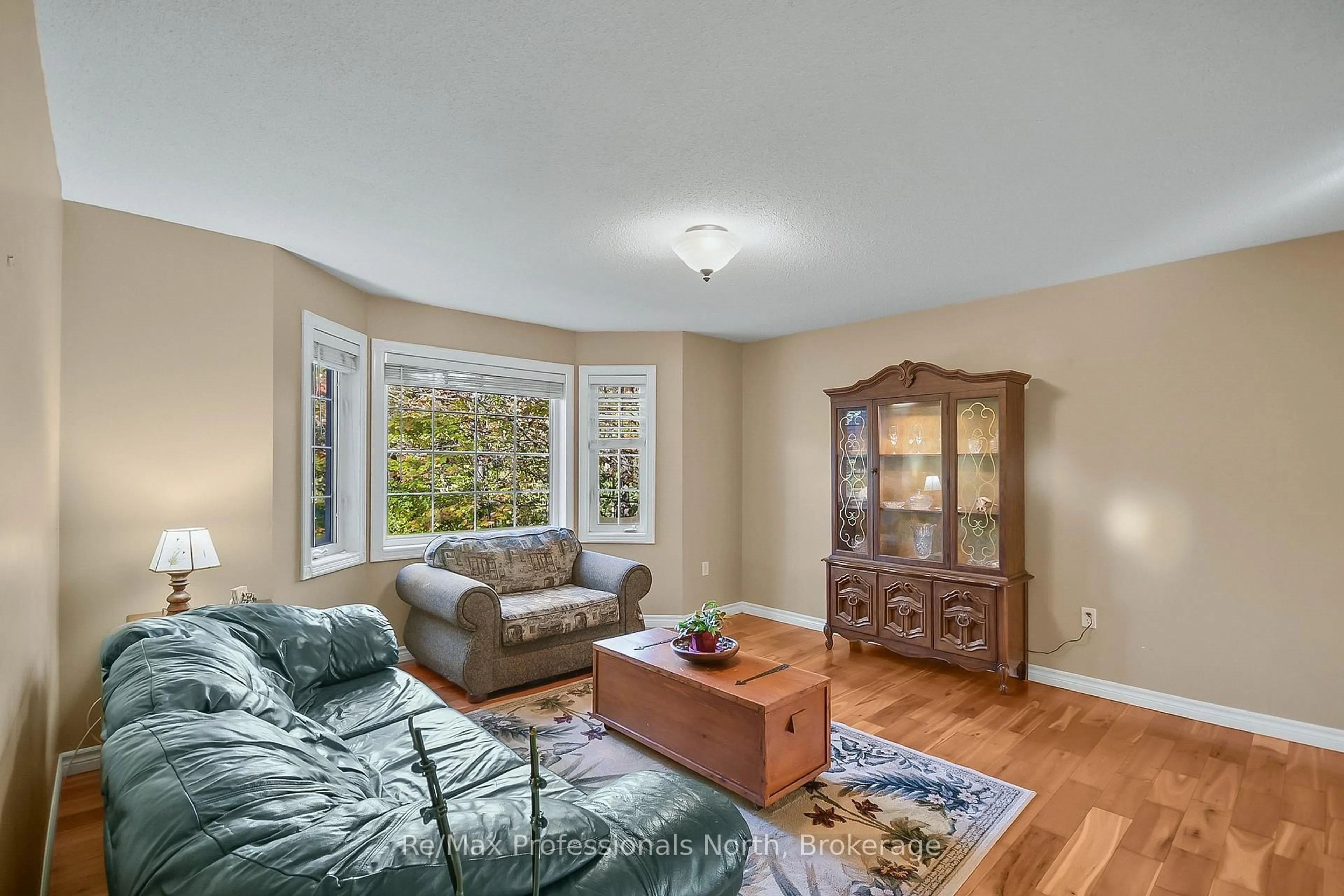 Living room with furniture, unknown for 1200 MUSKOKA Rd, Gravenhurst Ontario P1P 1R7