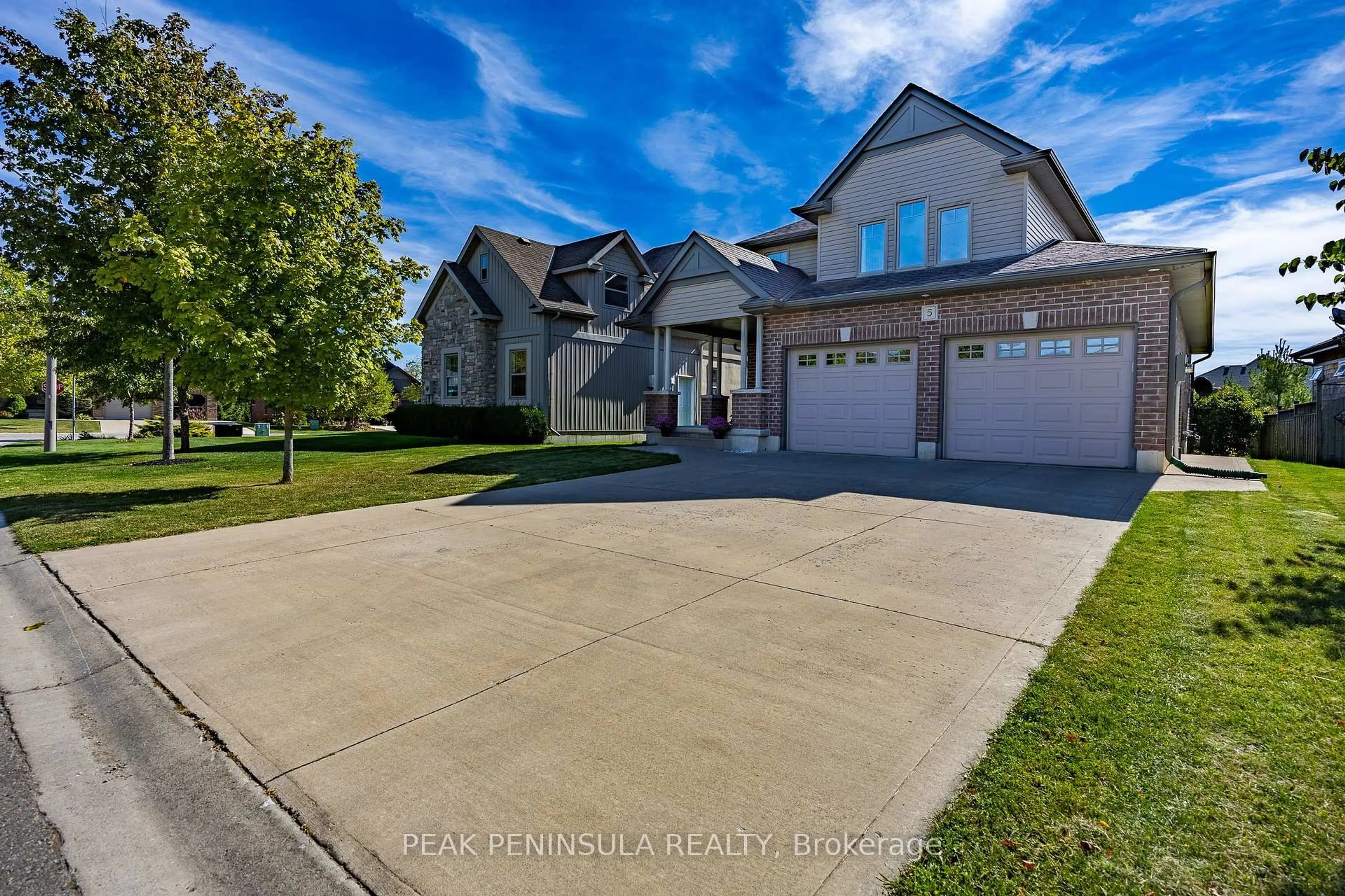 A pic from outside/outdoor area/front of a property/back of a property/a pic from drone, street for 5 Wood Duck Way, Norfolk Ontario N0E 1M0