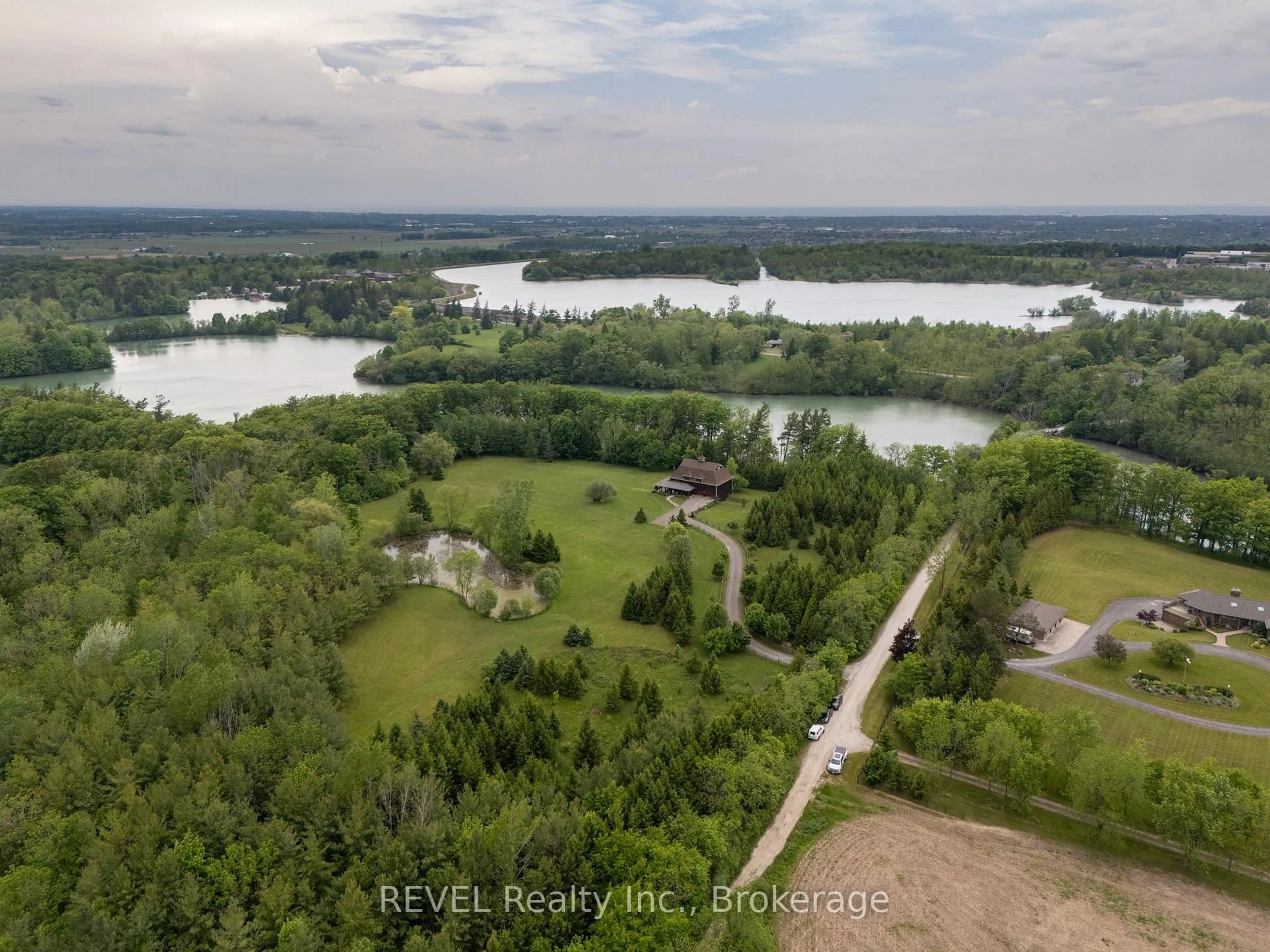 A pic from outside/outdoor area/front of a property/back of a property/a pic from drone, water/lake/river/ocean view for 3111 FAYWELL Rd, Thorold Ontario L0S 1E6