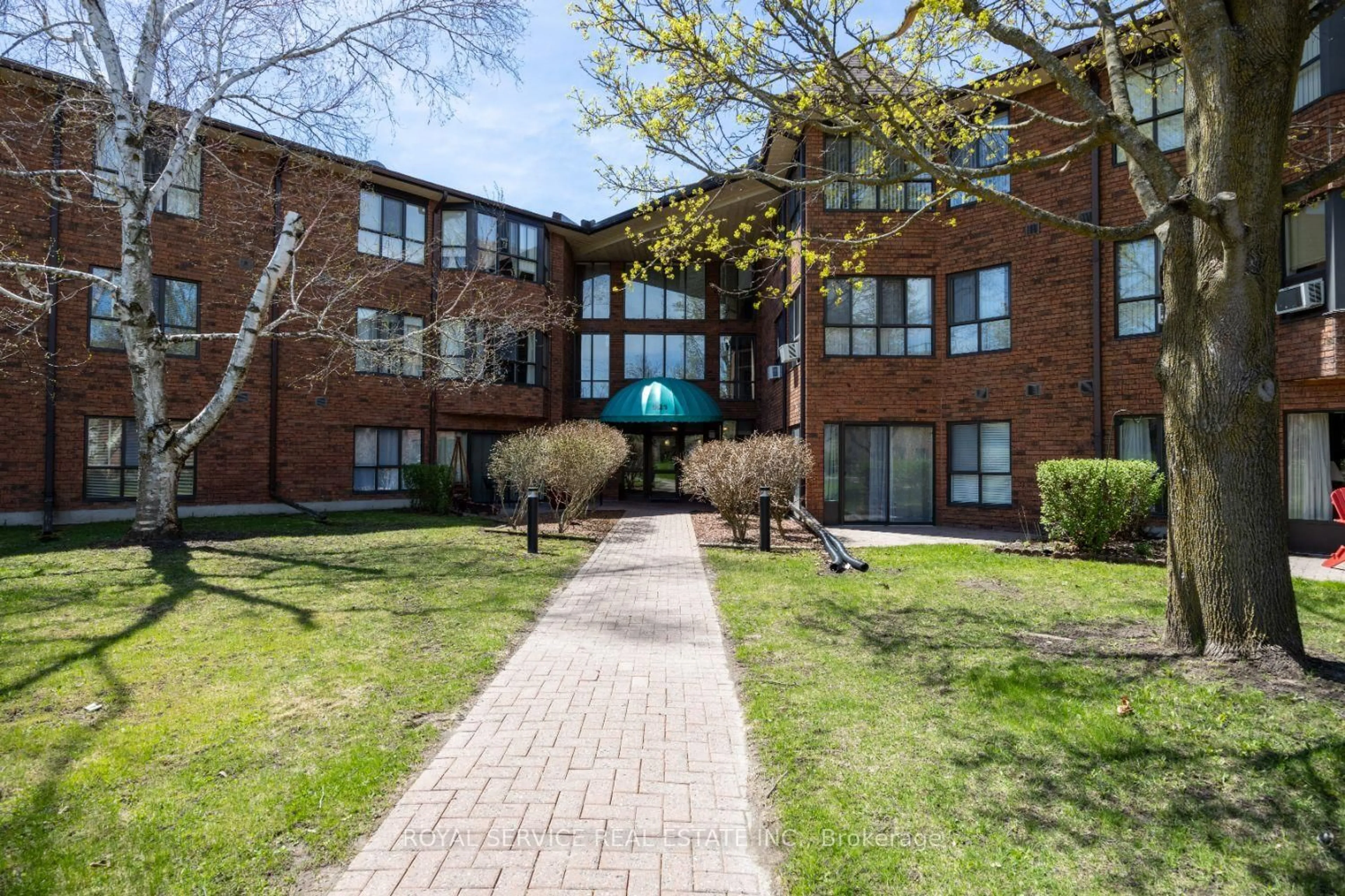 Patio, unknown for 921 Armour Rd #215, Peterborough Ontario K9H 7K5