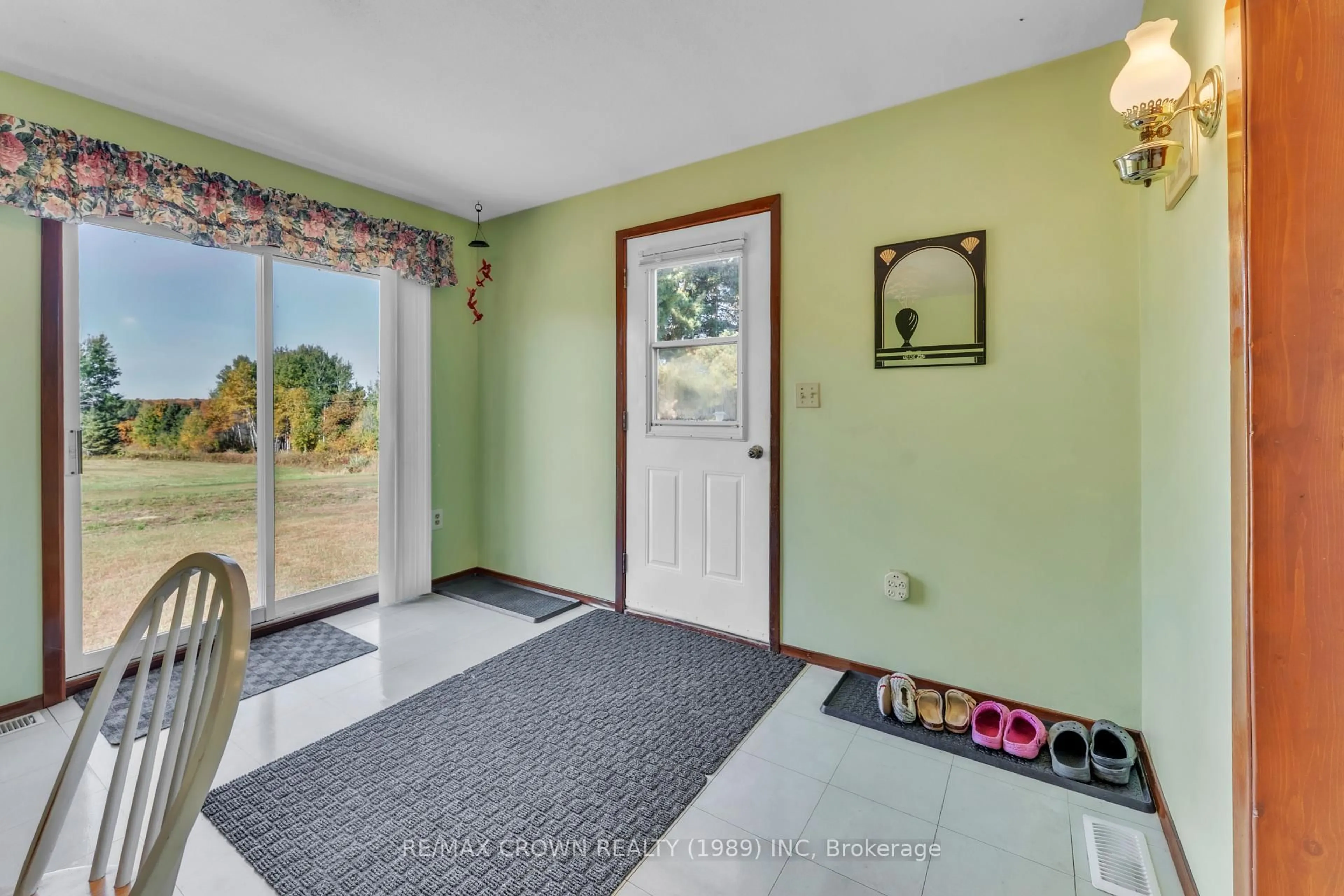 Indoor entryway for 936 Laplante Rd, Bonfield Ontario P0H 2E0