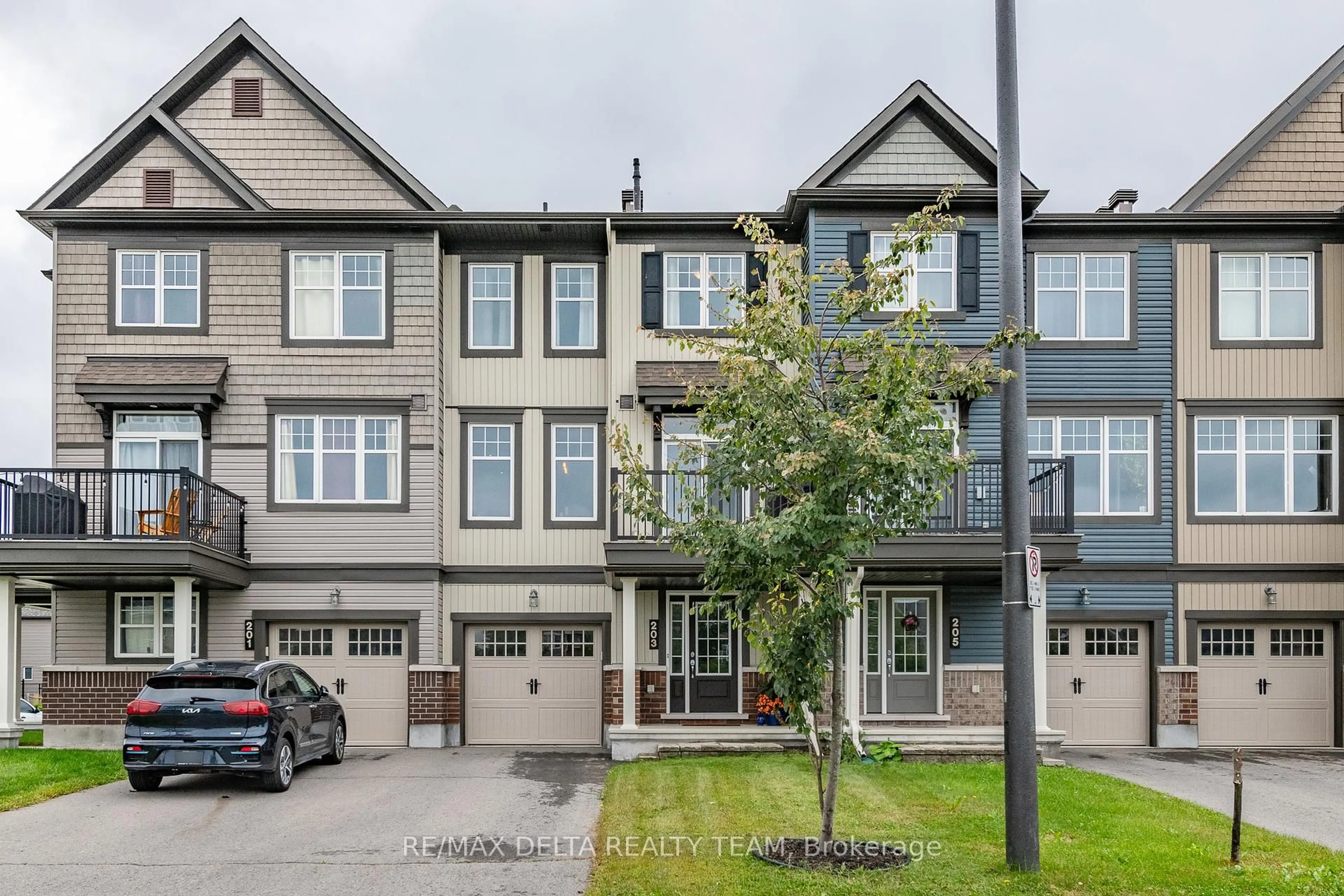 A pic from outside/outdoor area/front of a property/back of a property/a pic from drone, street for 203 Yellowcress Way, Ottawa Ontario K4A 1C3