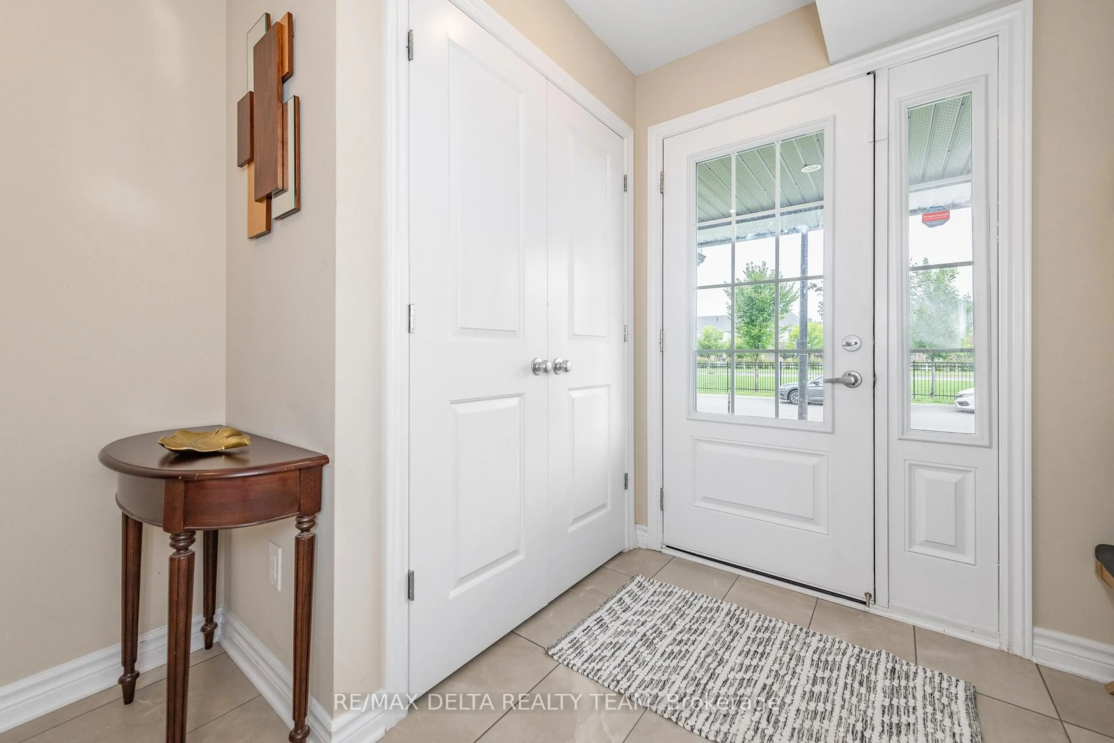 Indoor entryway for 203 Yellowcress Way, Ottawa Ontario K4A 1C3