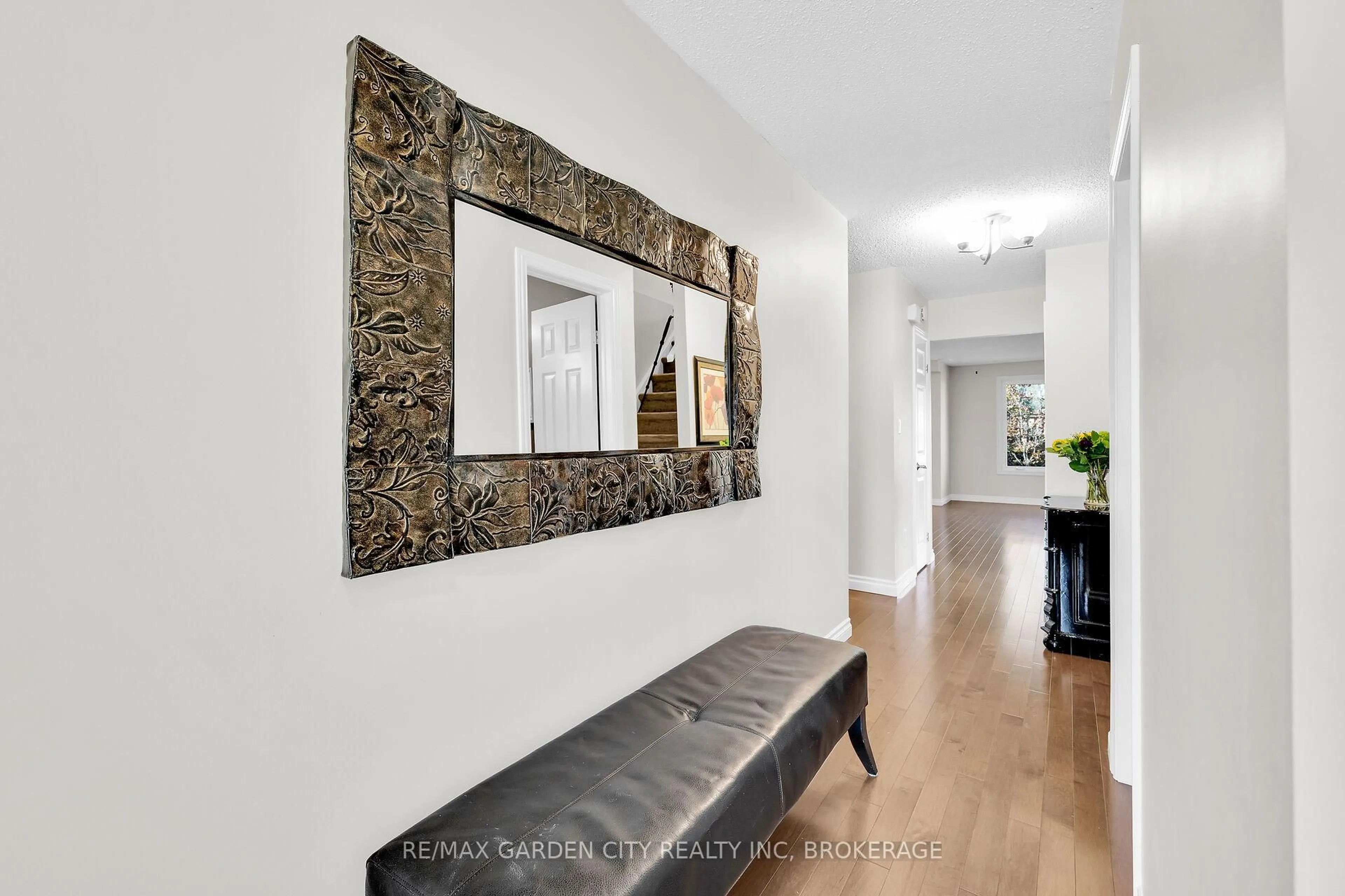 Indoor entryway for 82 Terrace Ave, Welland Ontario L3C 2C4