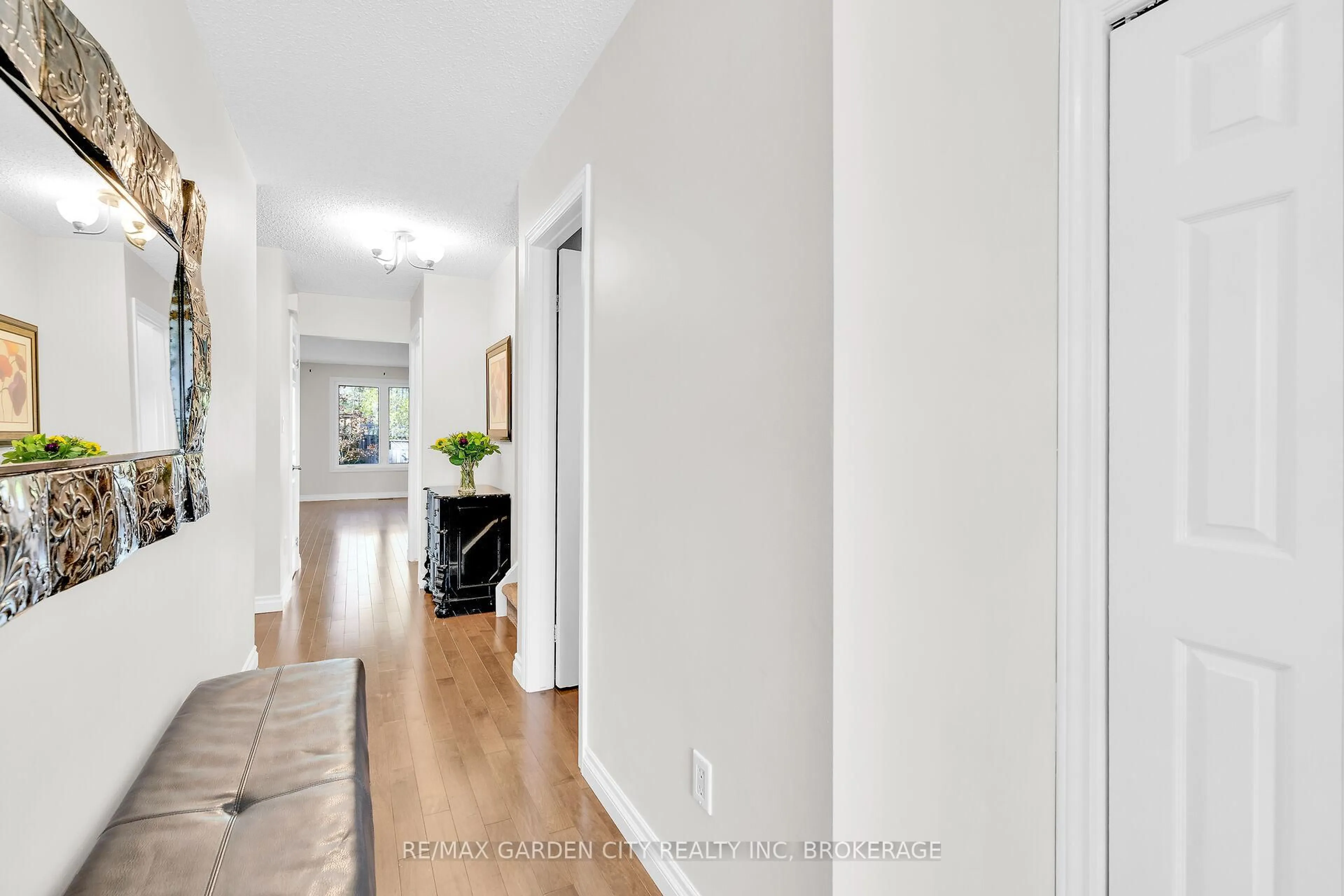 Indoor entryway for 82 Terrace Ave, Welland Ontario L3C 2C4
