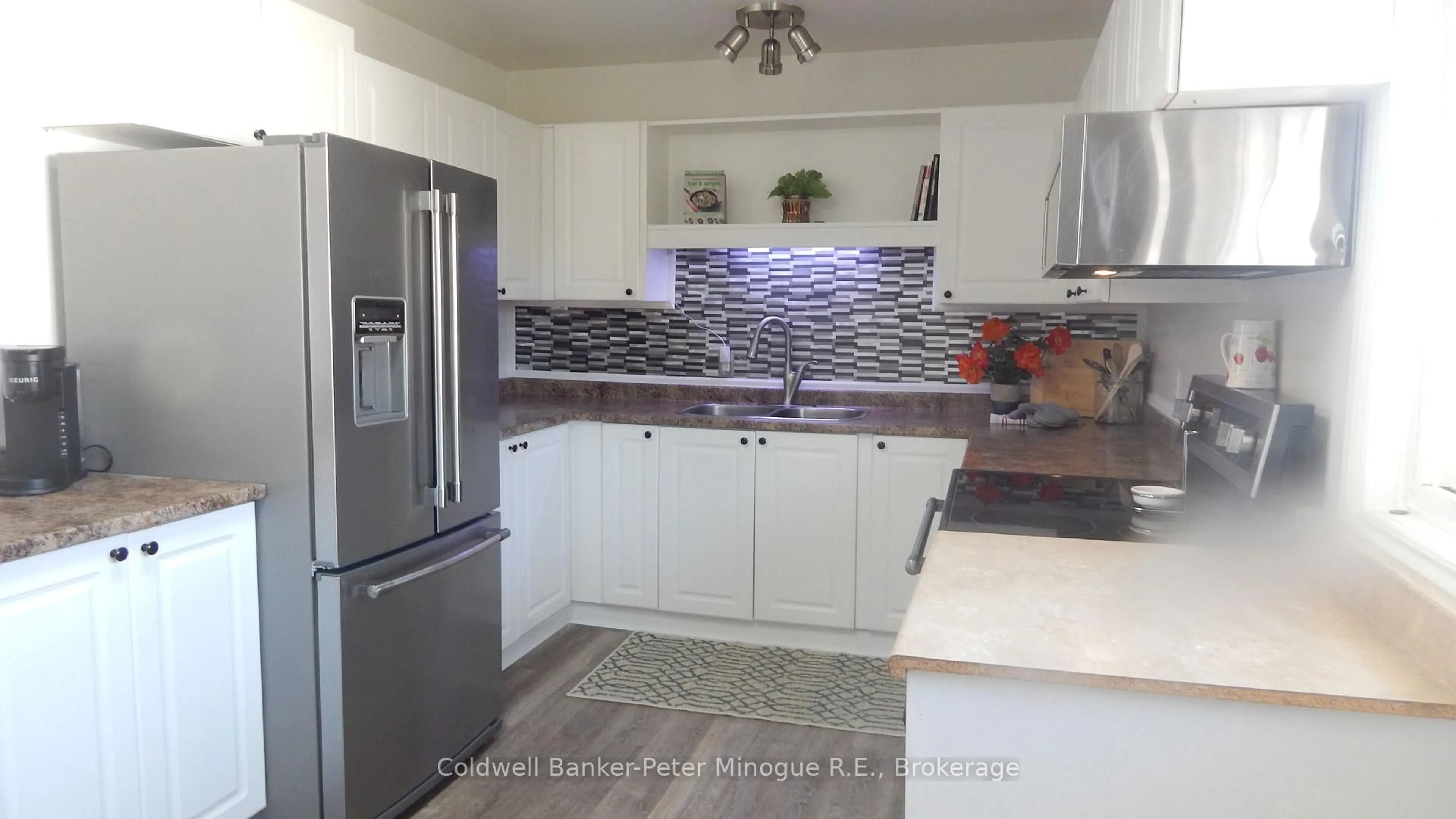 Standard kitchen, ceramic/tile floor for 105 Strathcona Dr, North Bay Ontario P1A 2N5