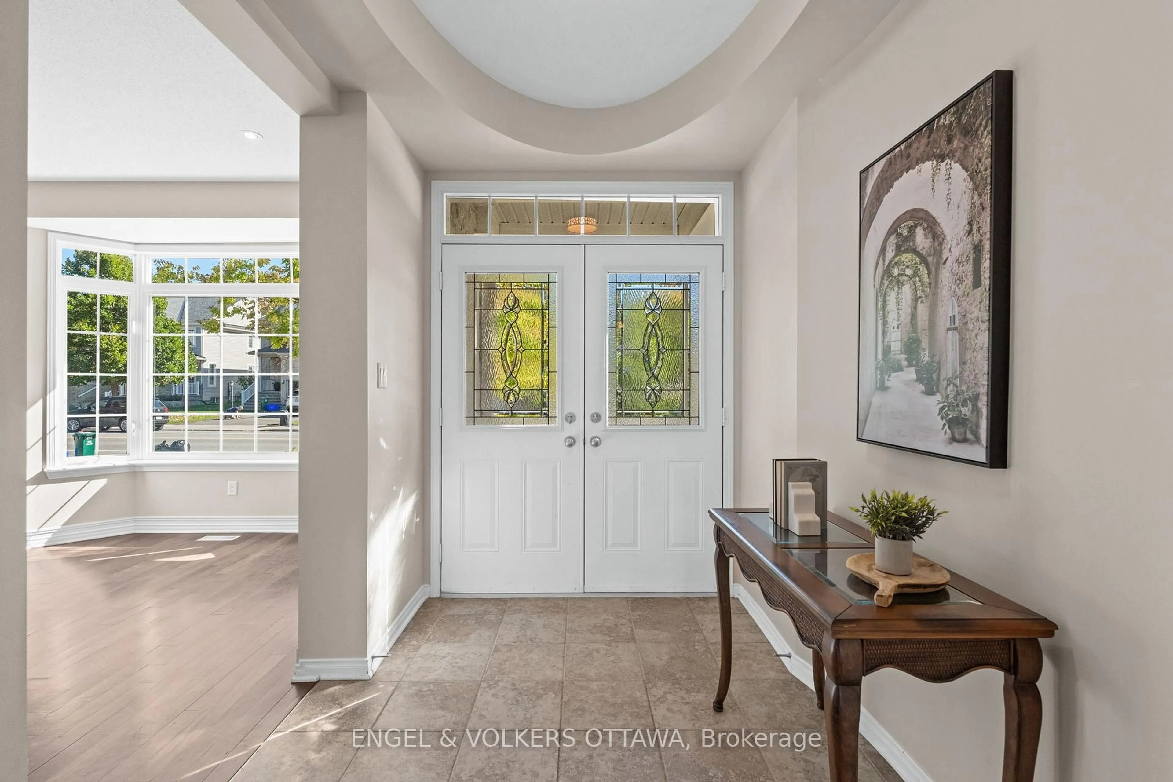 Indoor entryway for 788 Kilbirnie Dr, Ottawa Ontario K2J 0M4