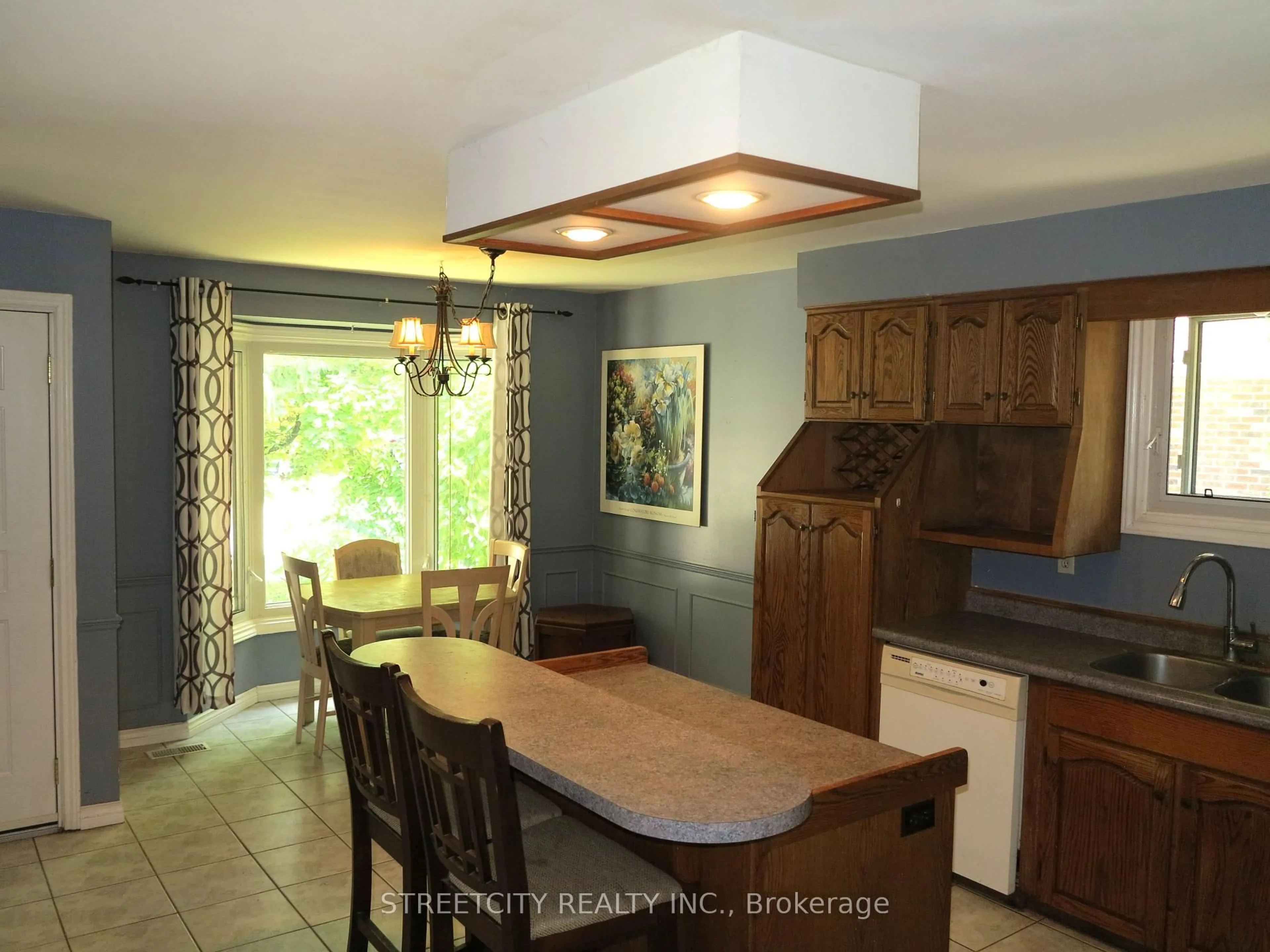 Dining room, ceramic/tile floor for 383 Castlegrove Clse, London North Ontario N6G 3H3