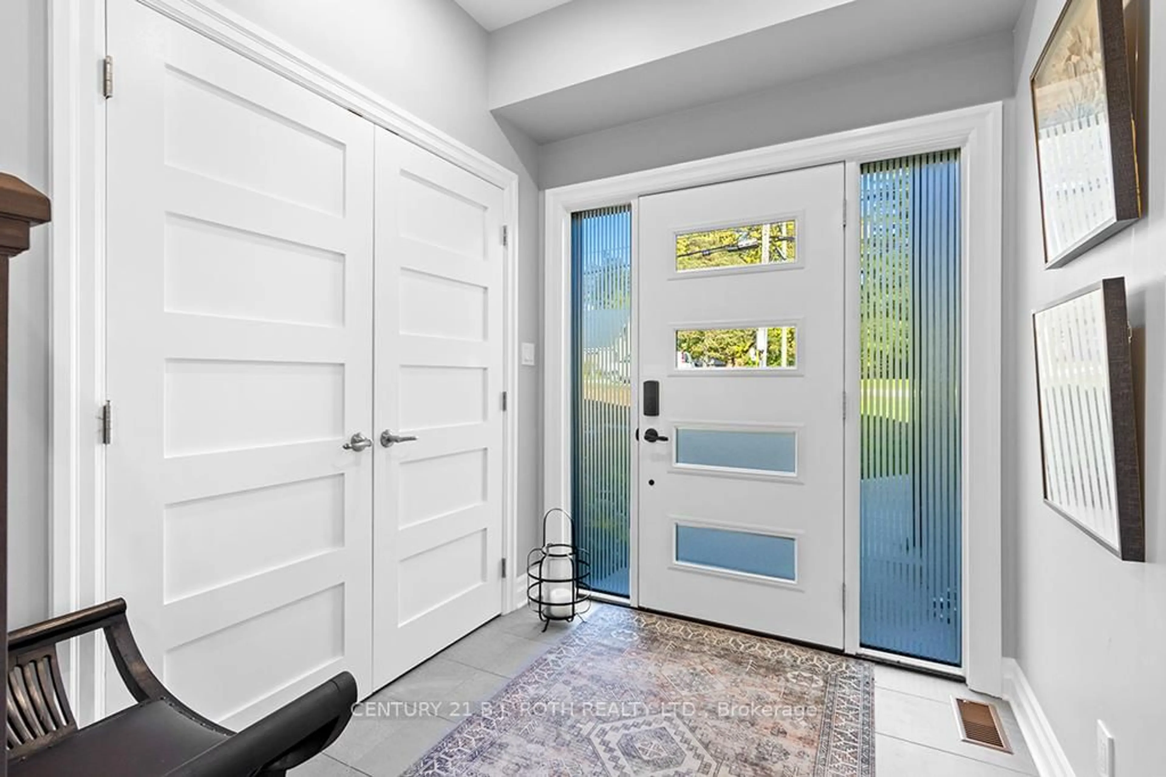 Indoor entryway for 1076 7th Ave, Brockton Ontario N4N 2K1