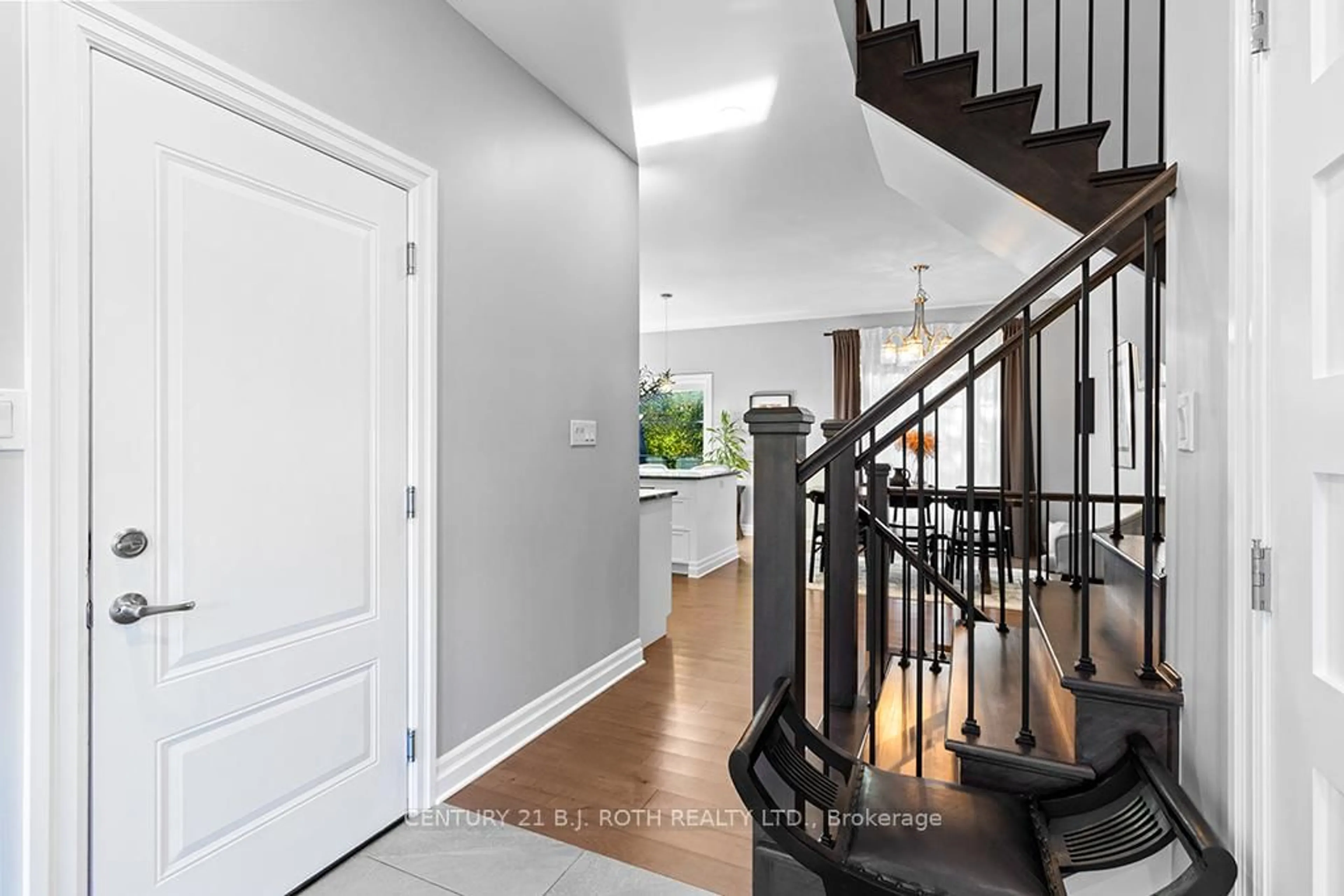 Indoor entryway for 1076 7th Ave, Brockton Ontario N4N 2K1