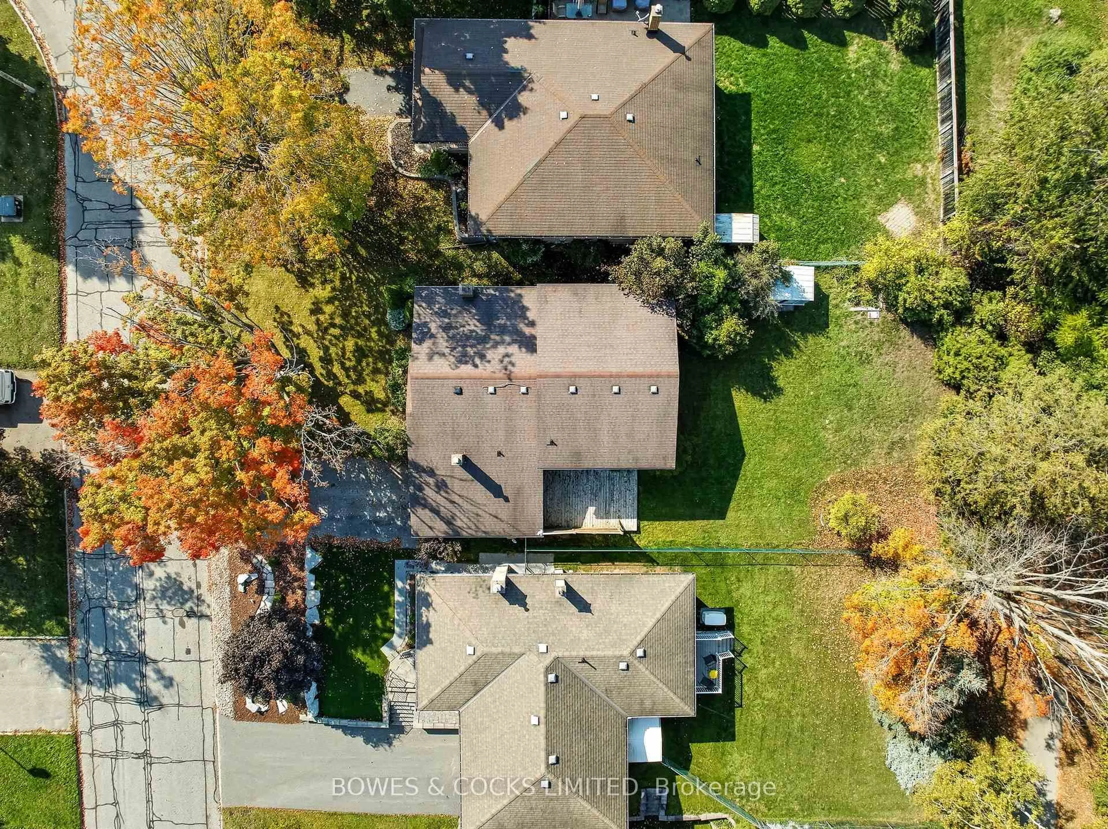 A pic from outside/outdoor area/front of a property/back of a property/a pic from drone, street for 540 Montcalm Dr, Peterborough Ontario K9H 6S7