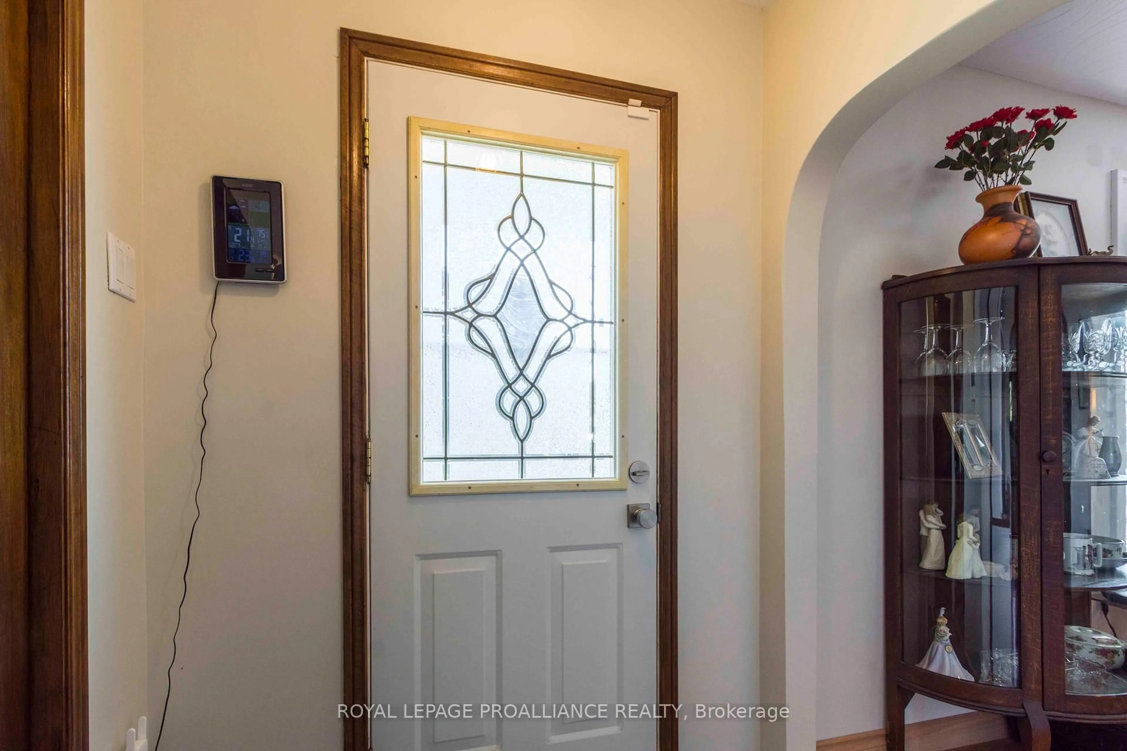 Indoor entryway for 6 Kerr Cres, Quinte West Ontario K8V 2W3